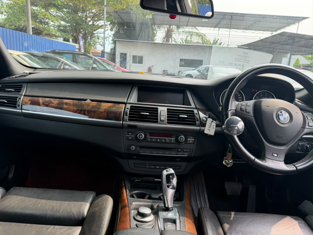 BMW BMW X5 — photo 11