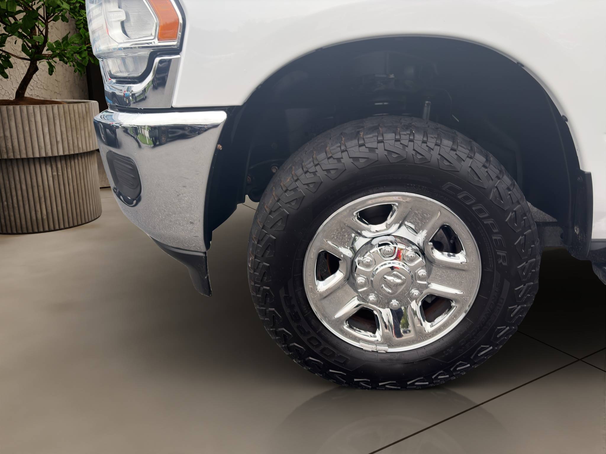 2022 RAM 2500 TRADESMAN CREW CAB 4X4 LONG BOX • 94K MILES • 6.4L HEMI V8 8-SPEED AUTOMATIC • 5TH WHEEL/GOOSENECK PREP • SPRAY-IN BEDLINER • TRAILER BRAKE CONTROLLER Thumbnail