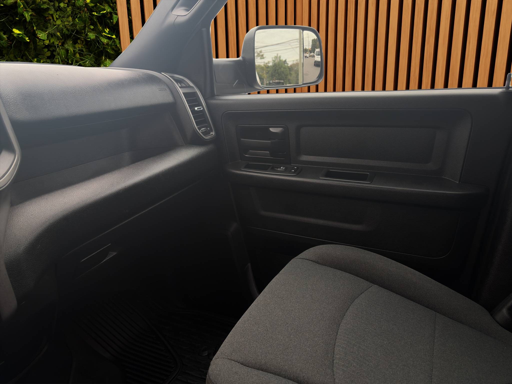 2022 RAM 2500 TRADESMAN CREW CAB 4X4 LONG BOX • 94K MILES • 6.4L HEMI V8 8-SPEED AUTOMATIC • 5TH WHEEL/GOOSENECK PREP • SPRAY-IN BEDLINER • TRAILER BRAKE CONTROLLER Thumbnail