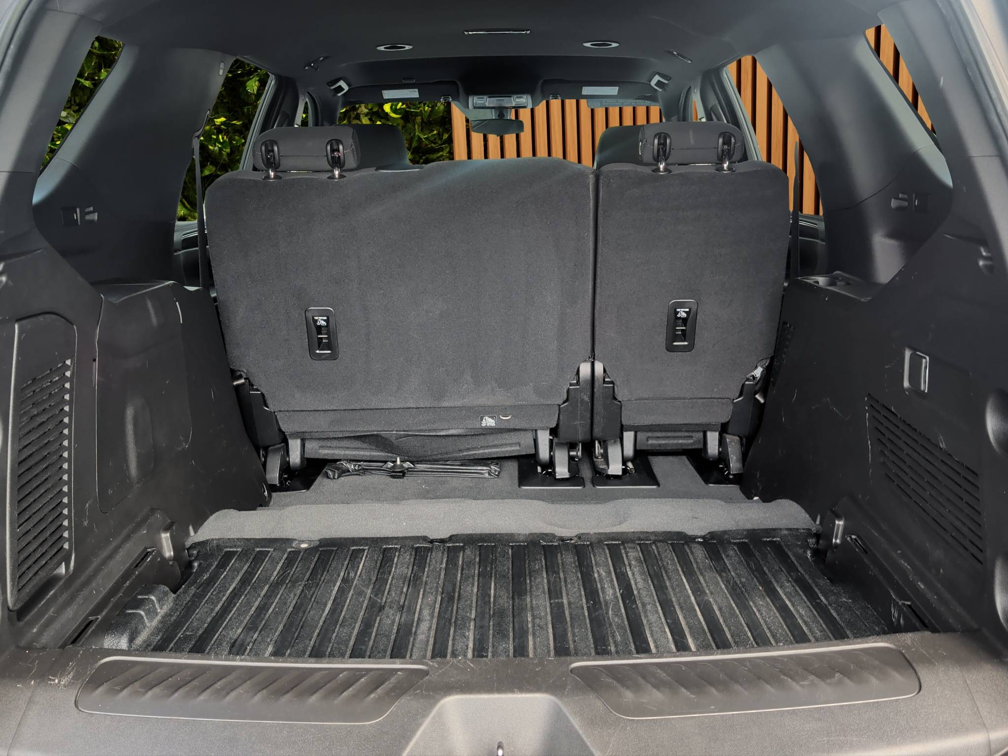 2021 CHEVROLET TAHOE COMMERCIAL FLEET • CLEAN CARFAX • 1 OWNER ONLY 85K MILES • 5.3L ECOTEC3 V8 • 4WD • 10-SPEED AUTOMATIC • SATIN STEEL METALLIC Thumbnail