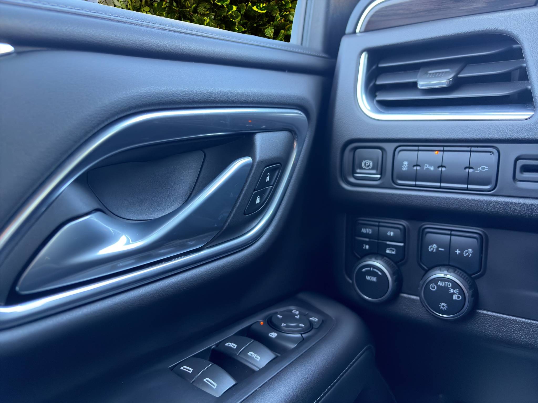 2021 CHEVROLET TAHOE COMMERCIAL FLEET • 1 OWNER • ONLY 75K MILES 5.3L ECOTEC3 V8 • 4WD • 10-SPEED AUTOMATIC • SHADOW GRAY METALLIC • FULL-SIZE SUV Thumbnail