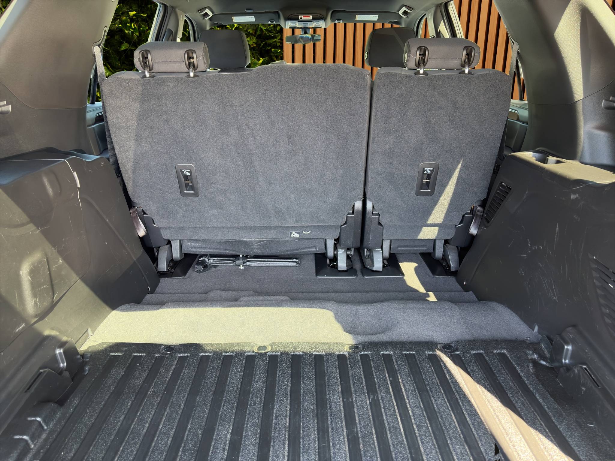 2021 CHEVROLET TAHOE COMMERCIAL FLEET • 1 OWNER • ONLY 75K MILES 5.3L ECOTEC3 V8 • 4WD • 10-SPEED AUTOMATIC • SHADOW GRAY METALLIC • FULL-SIZE SUV Thumbnail