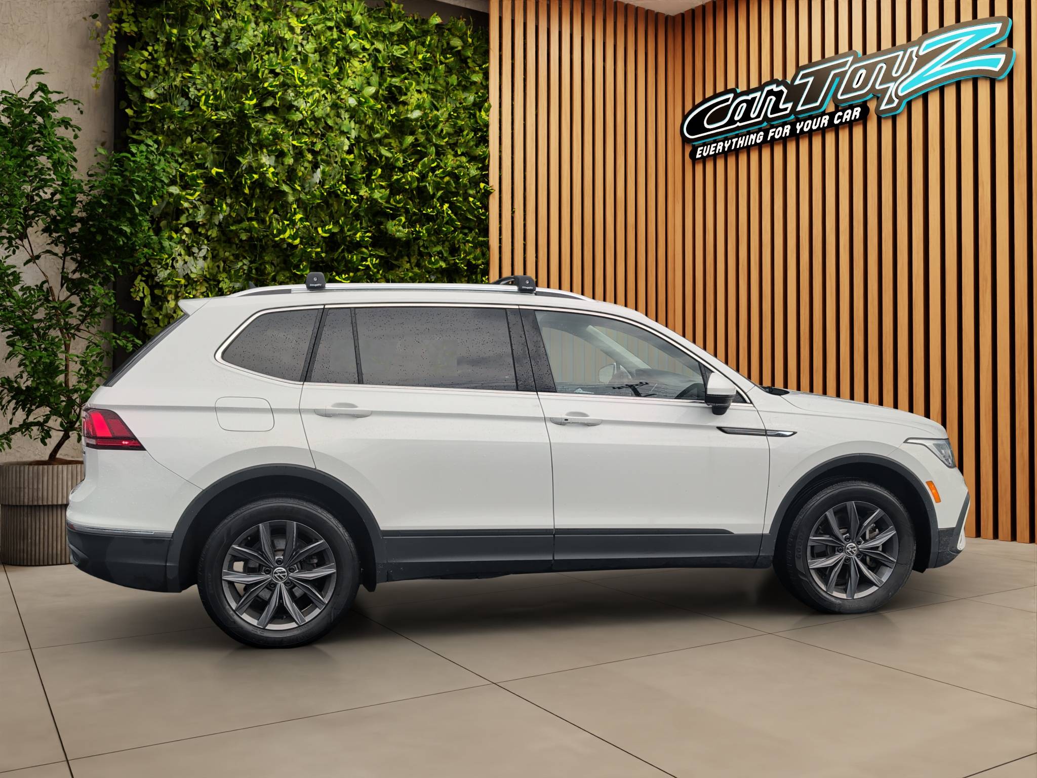 2024 VOLKSWAGEN TIGUAN 2.0T SE • CLEAN CARFAX • 1 OWNER • 79K MILES 2.0L TSI TURBO • AWD • 8-SPEED AUTOMATIC • TIPTRONIC • PURE WHITE • SE Thumbnail
