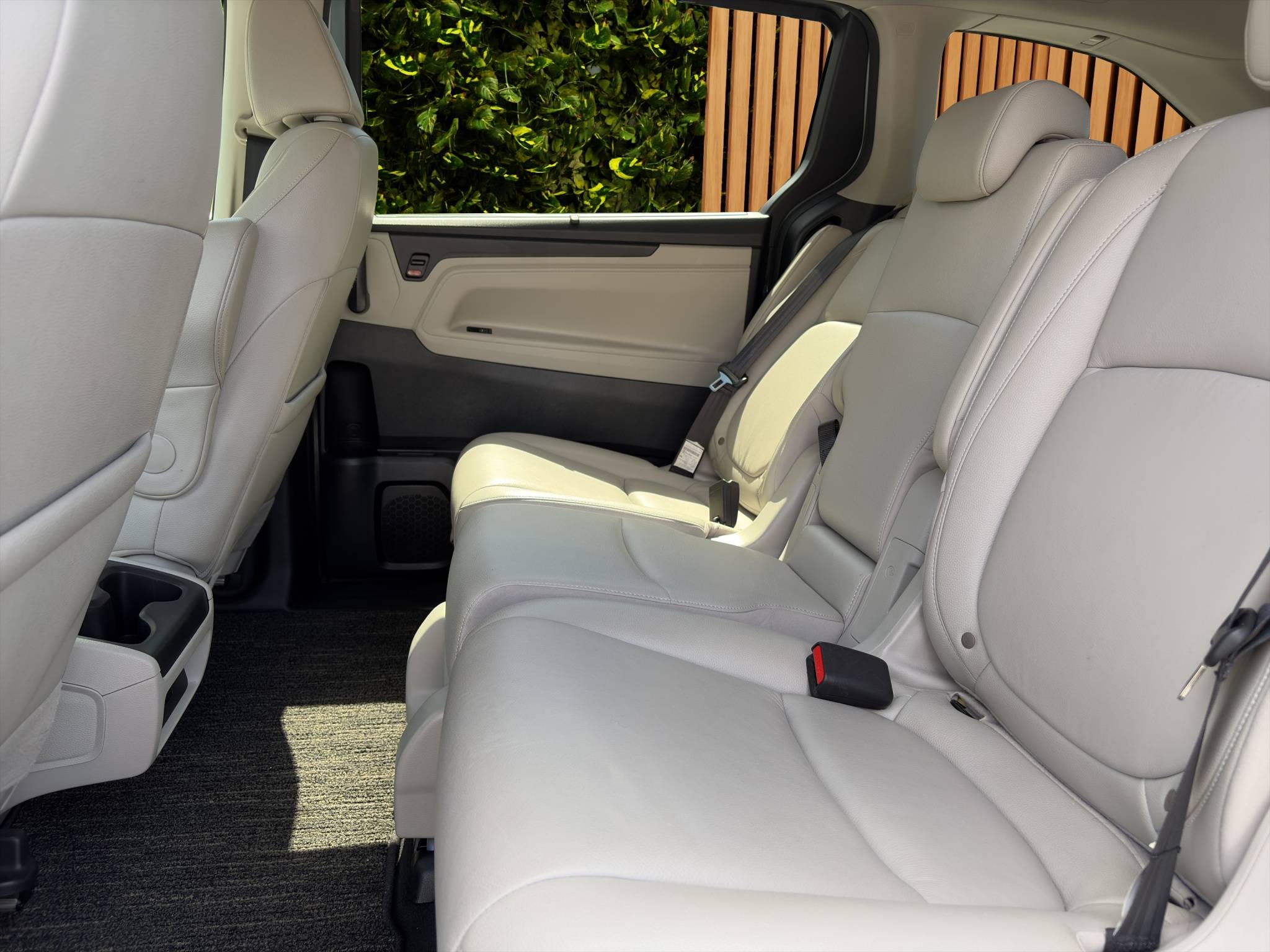 2025 HONDA ODYSSEY EX-L • CLEAN CARFAX • 1 OWNER • 48K MILES 3.5L V6 • 10-SPEED AUTOMATIC • EX-L • MODERN STEEL METALLIC • FAMILY-SIZE PASSENGER VAN Thumbnail