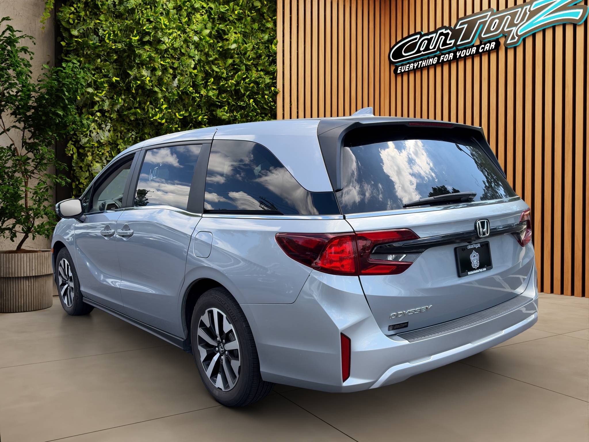 2025 HONDA ODYSSEY EX-L • CLEAN CARFAX • 1 OWNER • 48K MILES 3.5L V6 • 10-SPEED AUTOMATIC • EX-L • MODERN STEEL METALLIC • FAMILY-SIZE PASSENGER VAN Thumbnail