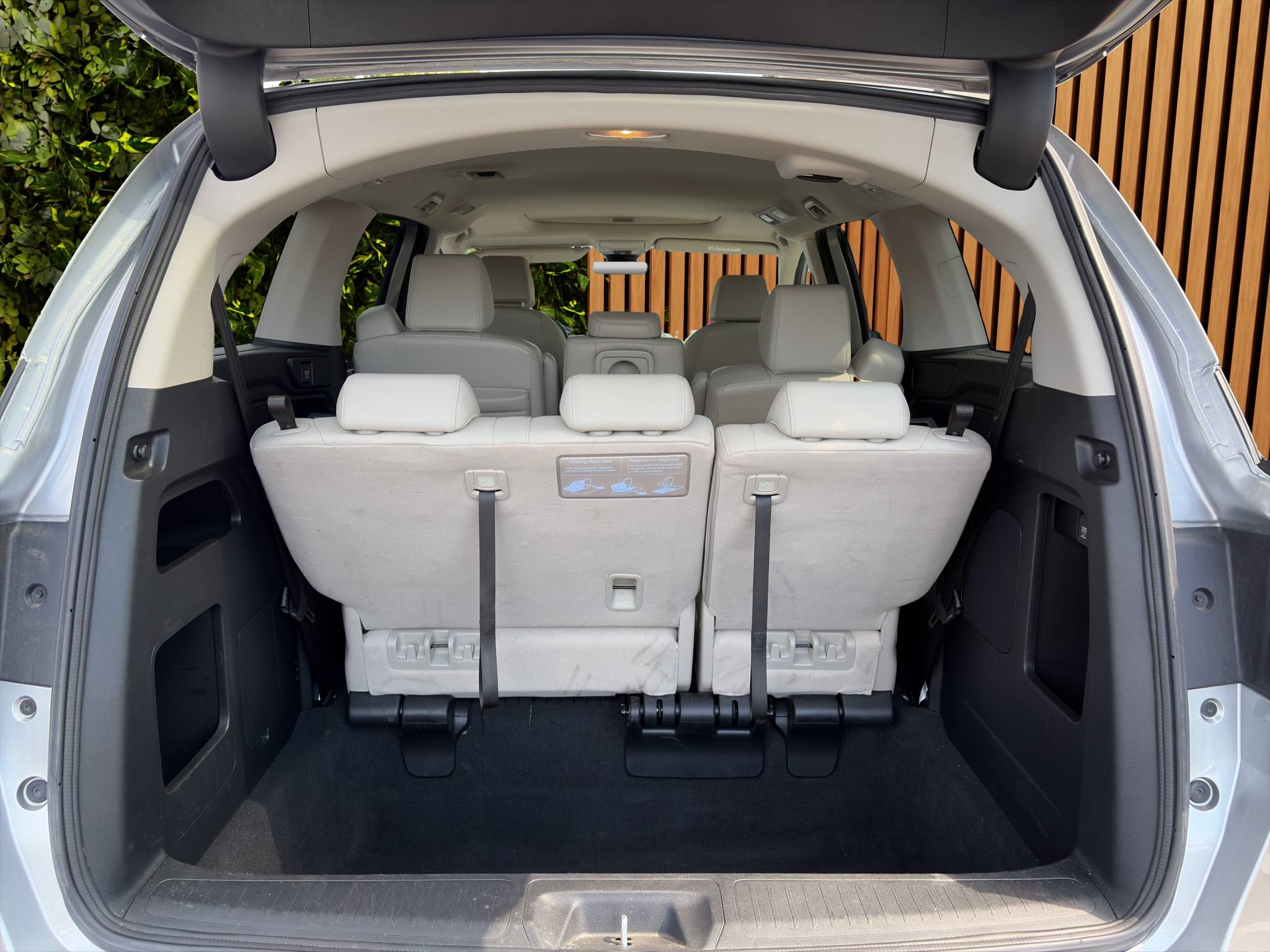 2025 HONDA ODYSSEY EX-L • CLEAN CARFAX • 1 OWNER • 48K MILES 3.5L V6 • 10-SPEED AUTOMATIC • EX-L • MODERN STEEL METALLIC • FAMILY-SIZE PASSENGER VAN Thumbnail
