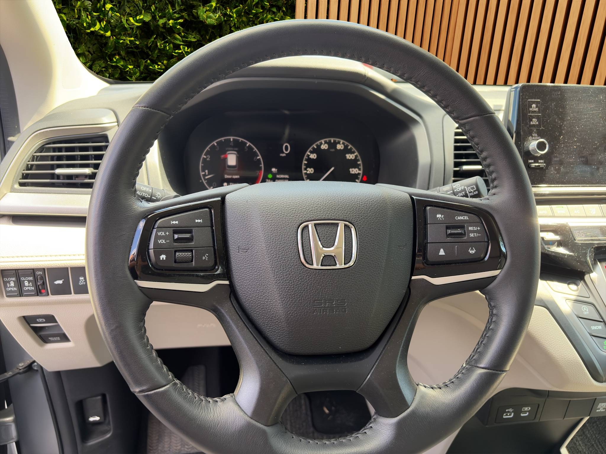 2025 HONDA ODYSSEY EX-L • CLEAN CARFAX • 1 OWNER • 48K MILES 3.5L V6 • 10-SPEED AUTOMATIC • EX-L • MODERN STEEL METALLIC • FAMILY-SIZE PASSENGER VAN Thumbnail