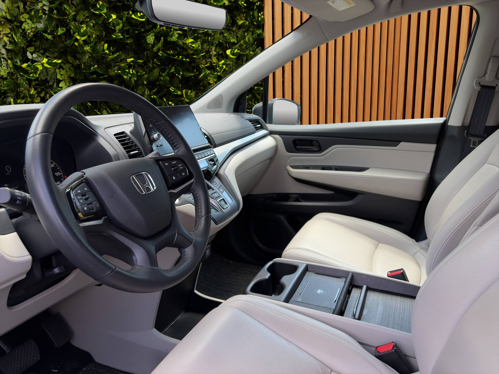 2025 HONDA ODYSSEY EX-L • CLEAN CARFAX • 1 OWNER • 48K MILES 3.5L V6 • 10-SPEED AUTOMATIC • EX-L • MODERN STEEL METALLIC • FAMILY-SIZE PASSENGER VAN Thumbnail