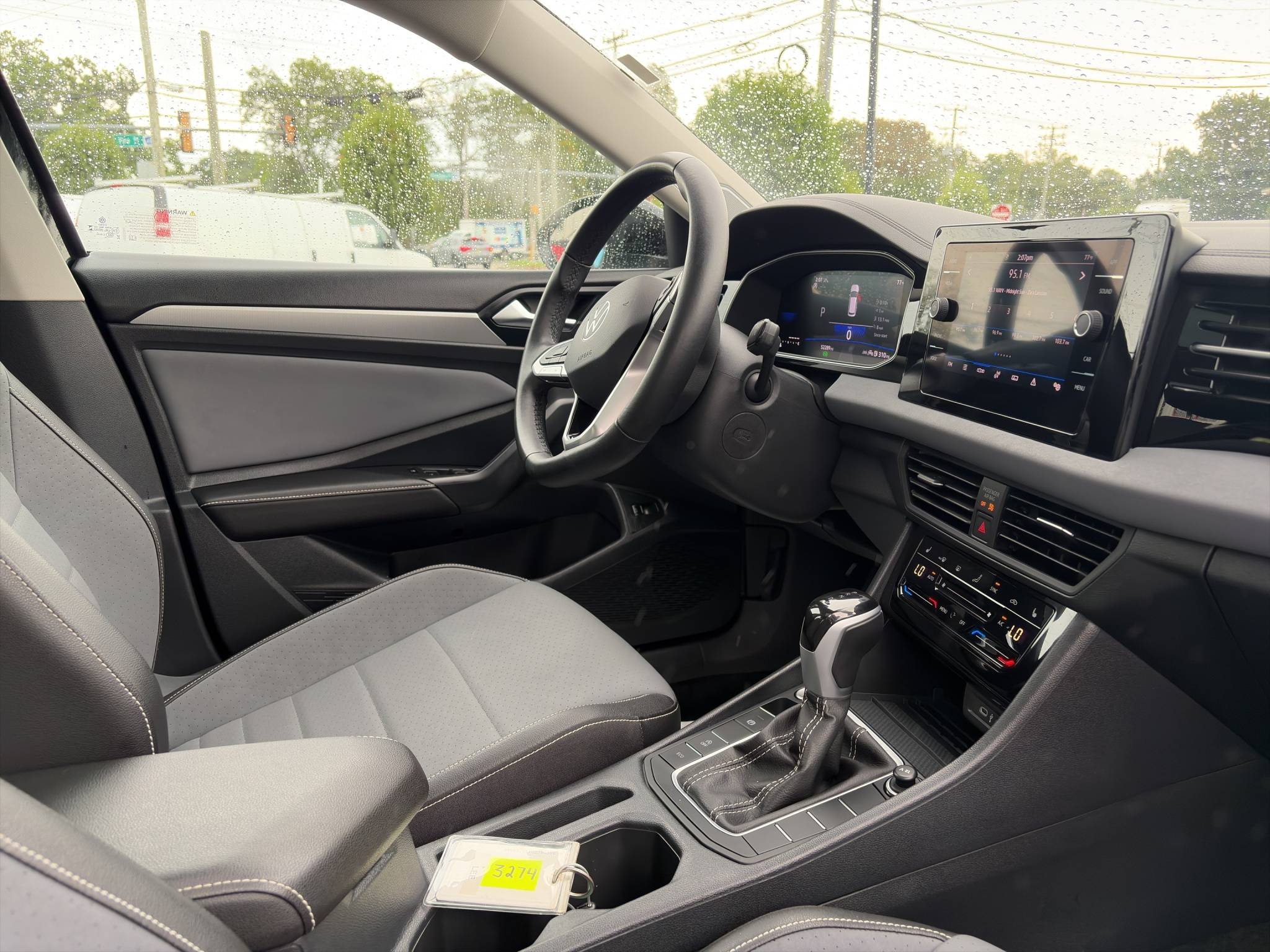 2025 VOLKSWAGEN JETTA 1.5T SE • CLEAN CARFAX • 1 OWNER • 52K MILES 1.5L TURBO • 8-SPEED AUTOMATIC • TIPTRONIC • DEEP BLACK PEARL • FWD • SE Thumbnail