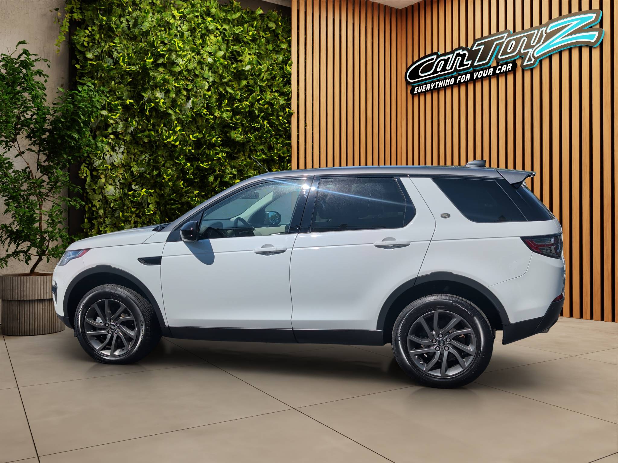 2018 LAND ROVER DISCOVERY SPORT HSE • CLEAN CARFAX • 4WD 118K MILES • 2.0L TURBO • HSE LUXURY SUV • 9-SPEED AUTOMATIC  🚙 CLEAN CARFAX • 118,642 MILES • 4WD • 2.0L TURBOCHARGED I4 • HSE • WHITE EXTERIOR Thumbnail