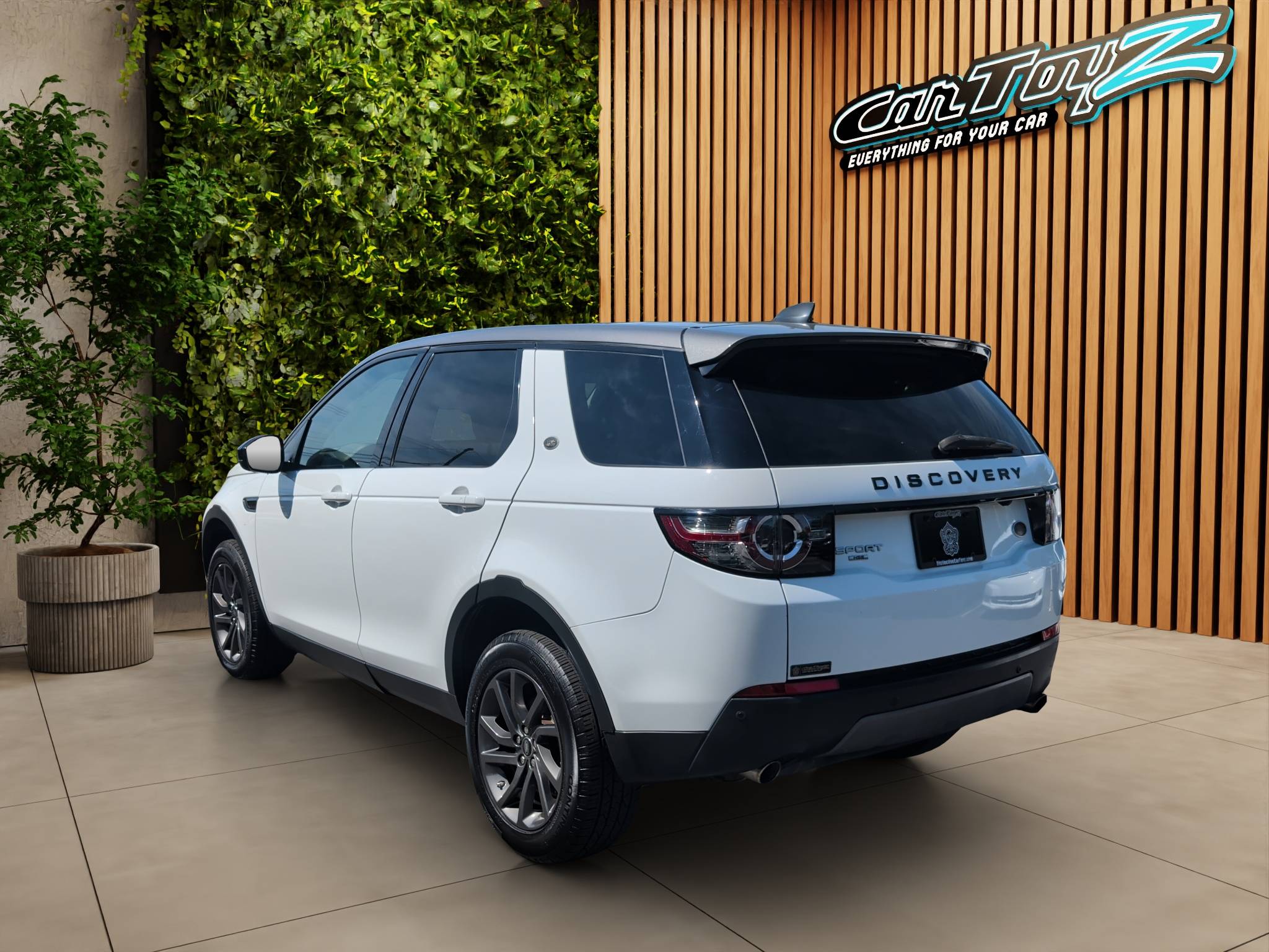 2018 LAND ROVER DISCOVERY SPORT HSE • CLEAN CARFAX • 4WD 118K MILES • 2.0L TURBO • HSE LUXURY SUV • 9-SPEED AUTOMATIC  🚙 CLEAN CARFAX • 118,642 MILES • 4WD • 2.0L TURBOCHARGED I4 • HSE • WHITE EXTERIOR Thumbnail
