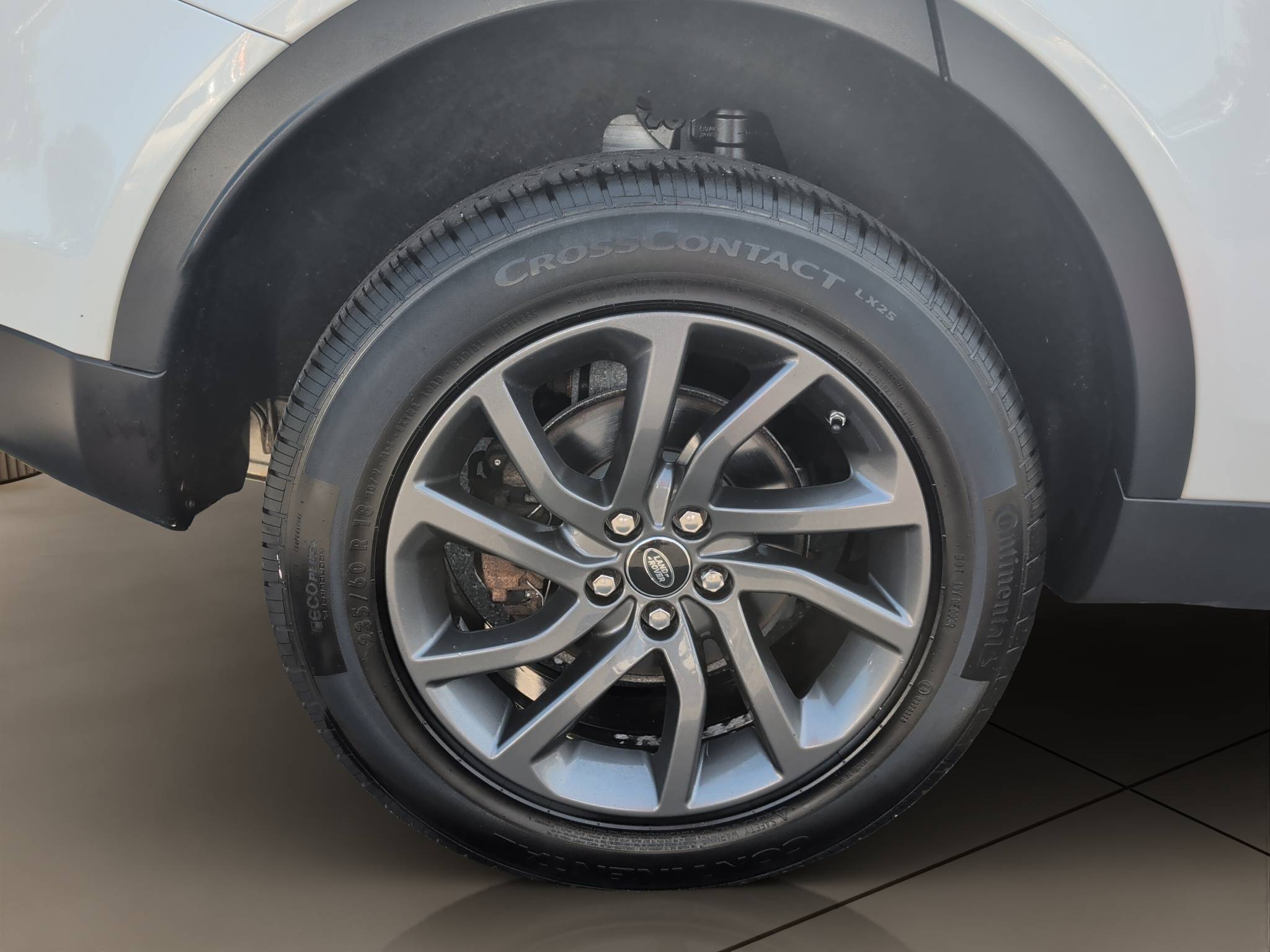 2018 LAND ROVER DISCOVERY SPORT HSE • CLEAN CARFAX • 4WD 118K MILES • 2.0L TURBO • HSE LUXURY SUV • 9-SPEED AUTOMATIC  🚙 CLEAN CARFAX • 118,642 MILES • 4WD • 2.0L TURBOCHARGED I4 • HSE • WHITE EXTERIOR Thumbnail