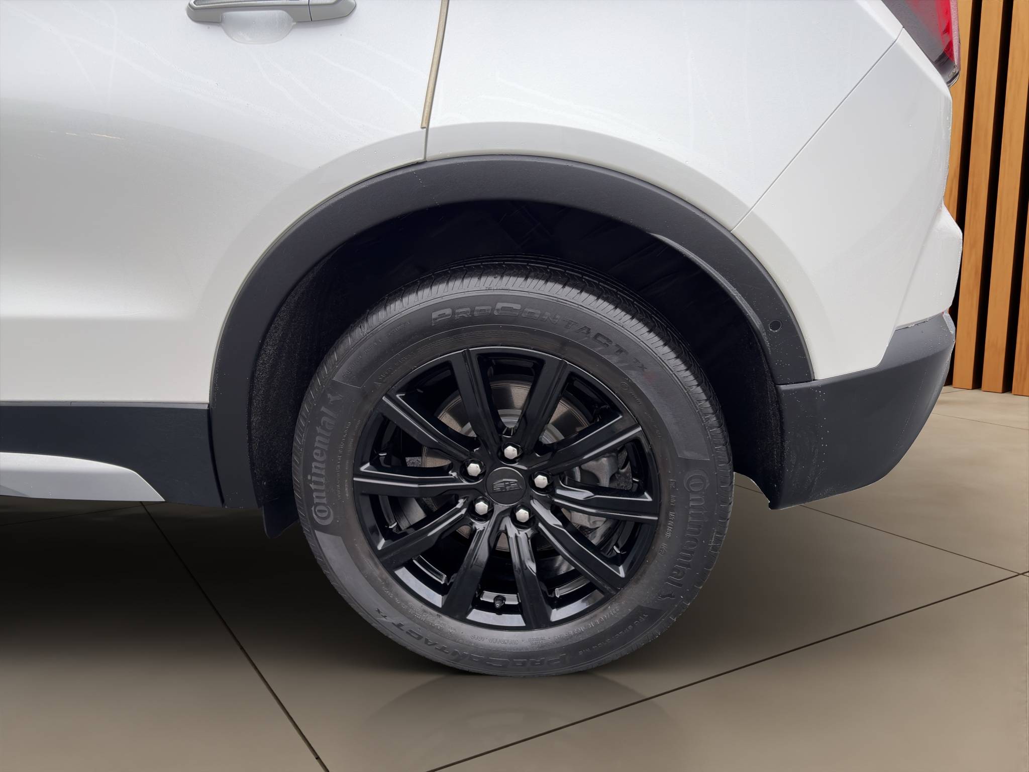 2022 CADILLAC XT4 PREMIUM LUXURY • 1 OWNER • CLEAN CARFAX ONLY 39K MILES • 2.0L TURBO • FWD • POWER SUNROOF • HEATED SEATS • AERIAL VIEW • APPLE CARPLAY Thumbnail