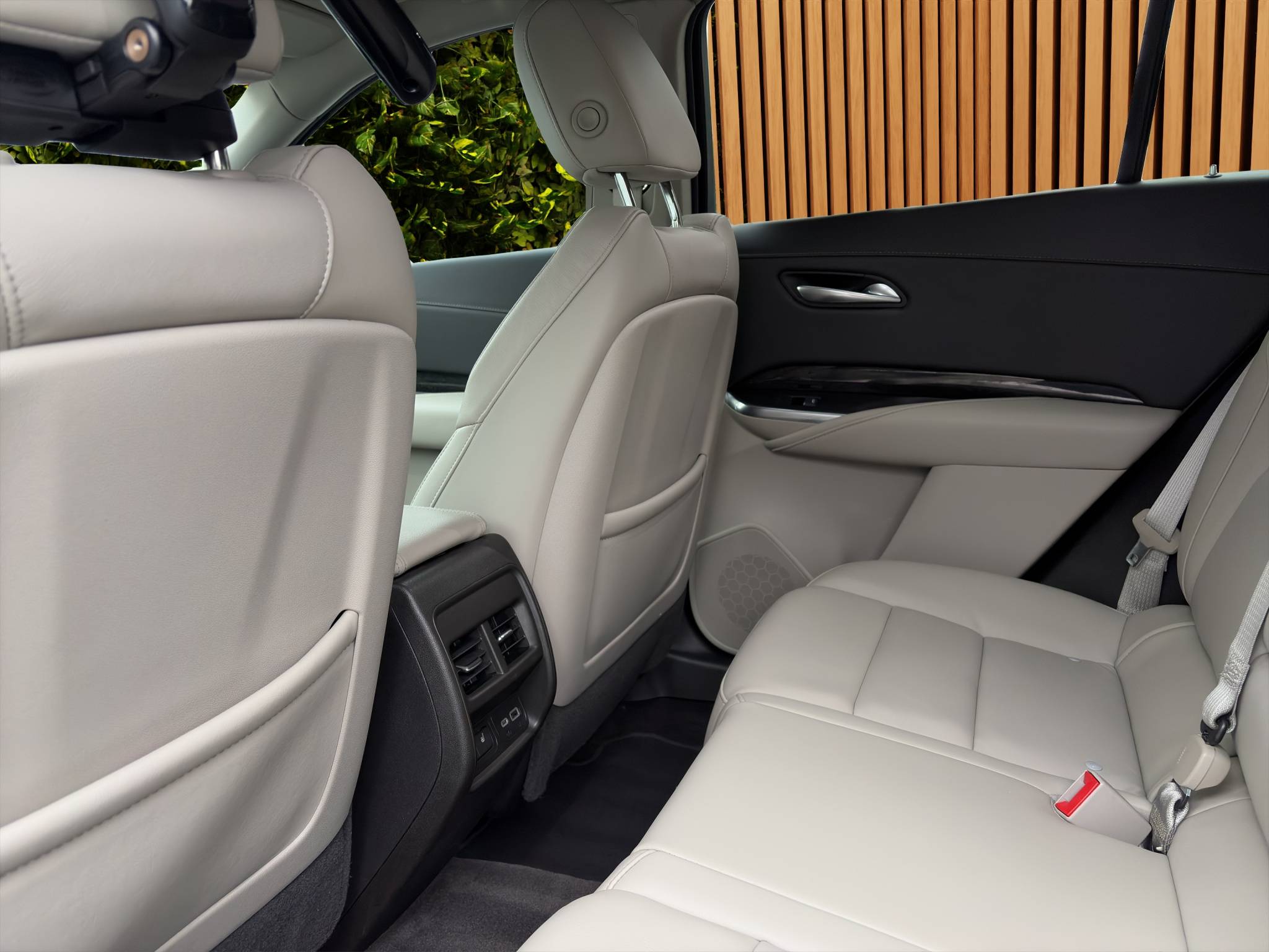 2022 CADILLAC XT4 PREMIUM LUXURY • 1 OWNER • CLEAN CARFAX ONLY 39K MILES • 2.0L TURBO • FWD • POWER SUNROOF • HEATED SEATS • AERIAL VIEW • APPLE CARPLAY Thumbnail