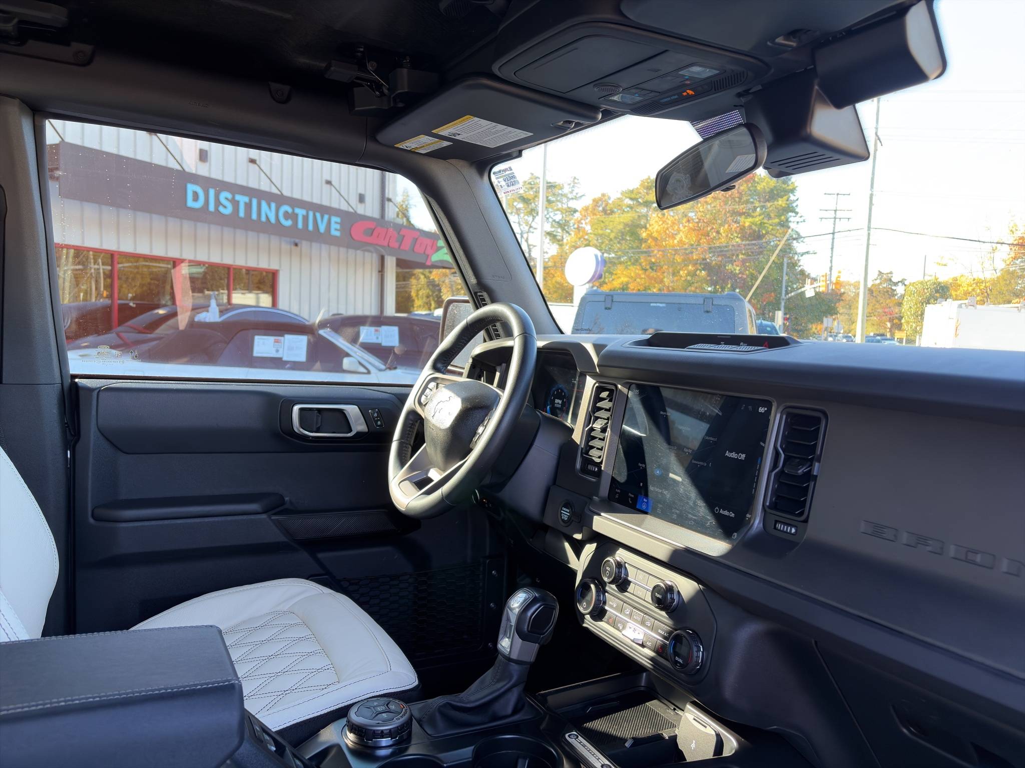 2025 FORD BRONCO BIG BEND 4X4 • CLEAN CARFAX • 1 OWNER ONLY 38K MILES • 2.3L ECOBOOST • 10-SPEED AUTOMATIC • HARDTOP • 32" ALL-TERRAIN TIRES • REMOVABLE TOP Thumbnail