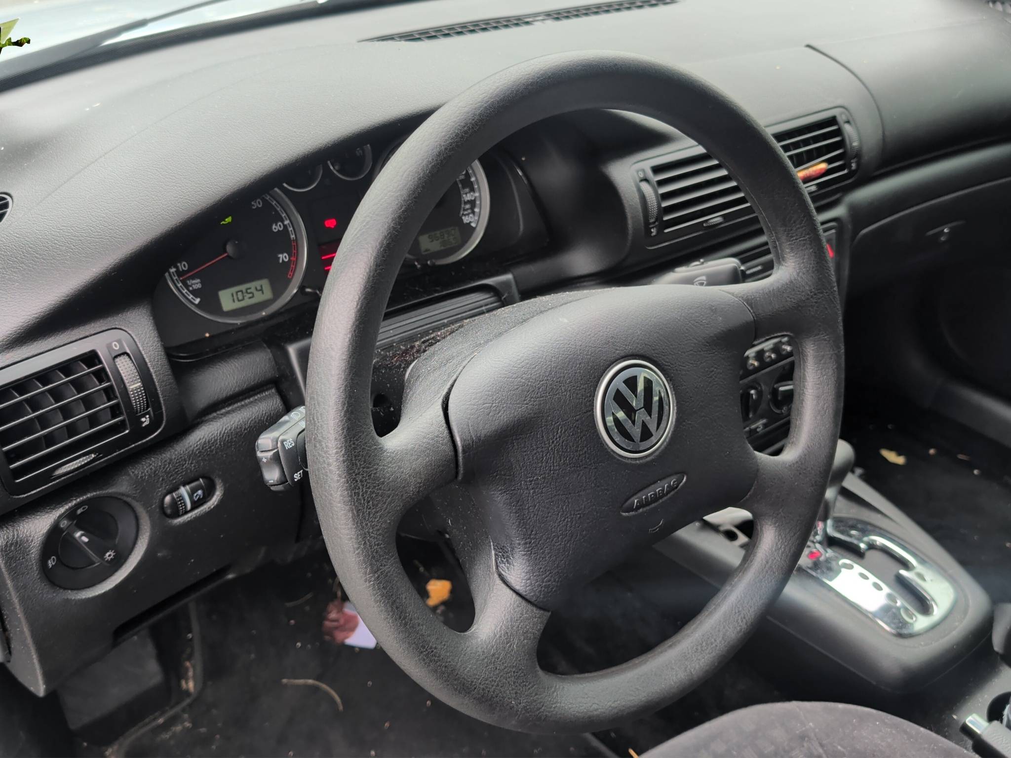 2002 VOLKSWAGEN PASSAT GLS • CLEAN CARFAX 96,890 MILES • 1.8L I4 TURBO • FWD • 5-SPEED AUTOMATIC • TIPTRONIC • REFLEX SILVER Thumbnail