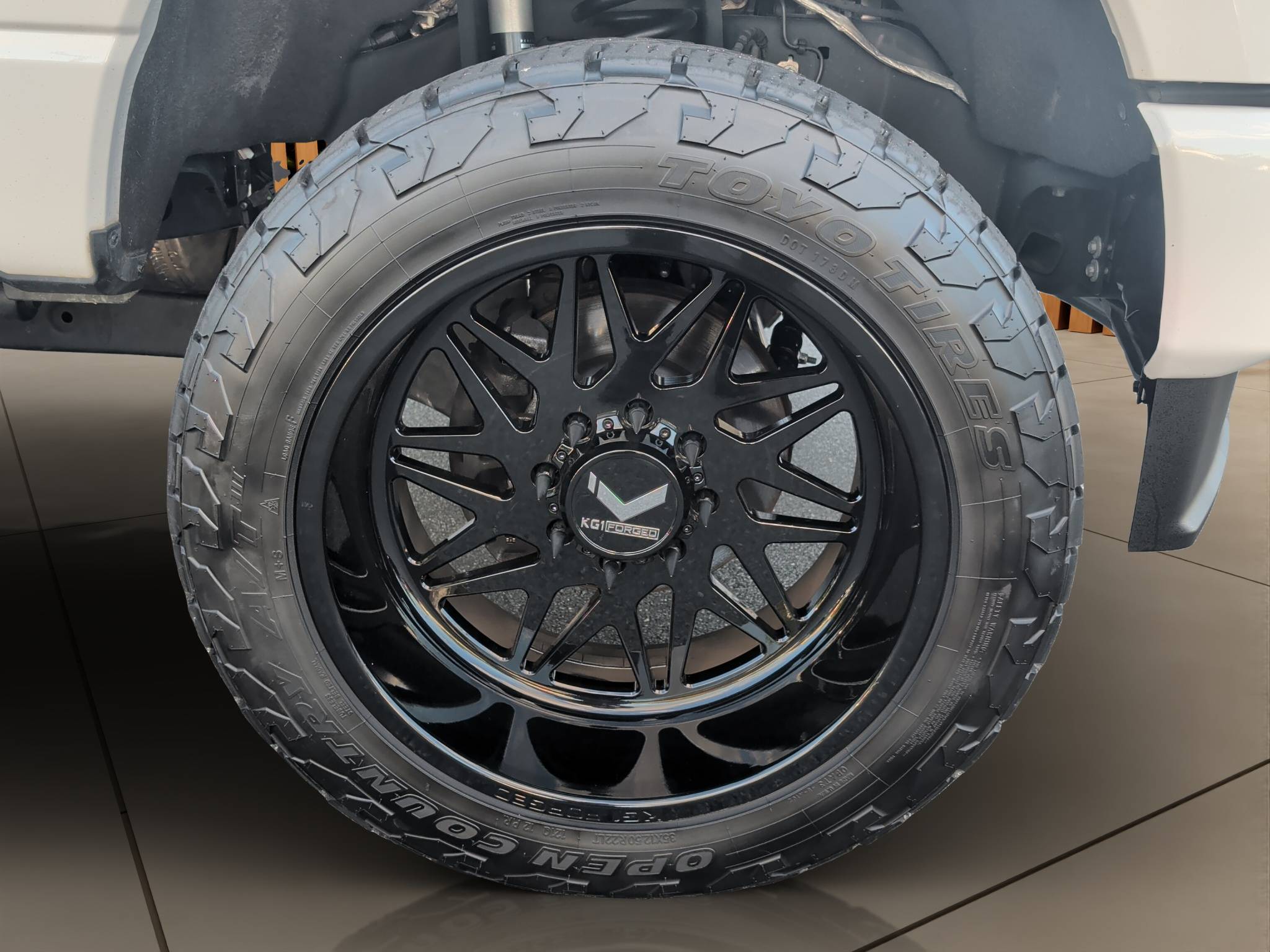 2024 Ford F-350SD Platinum Thumbnail