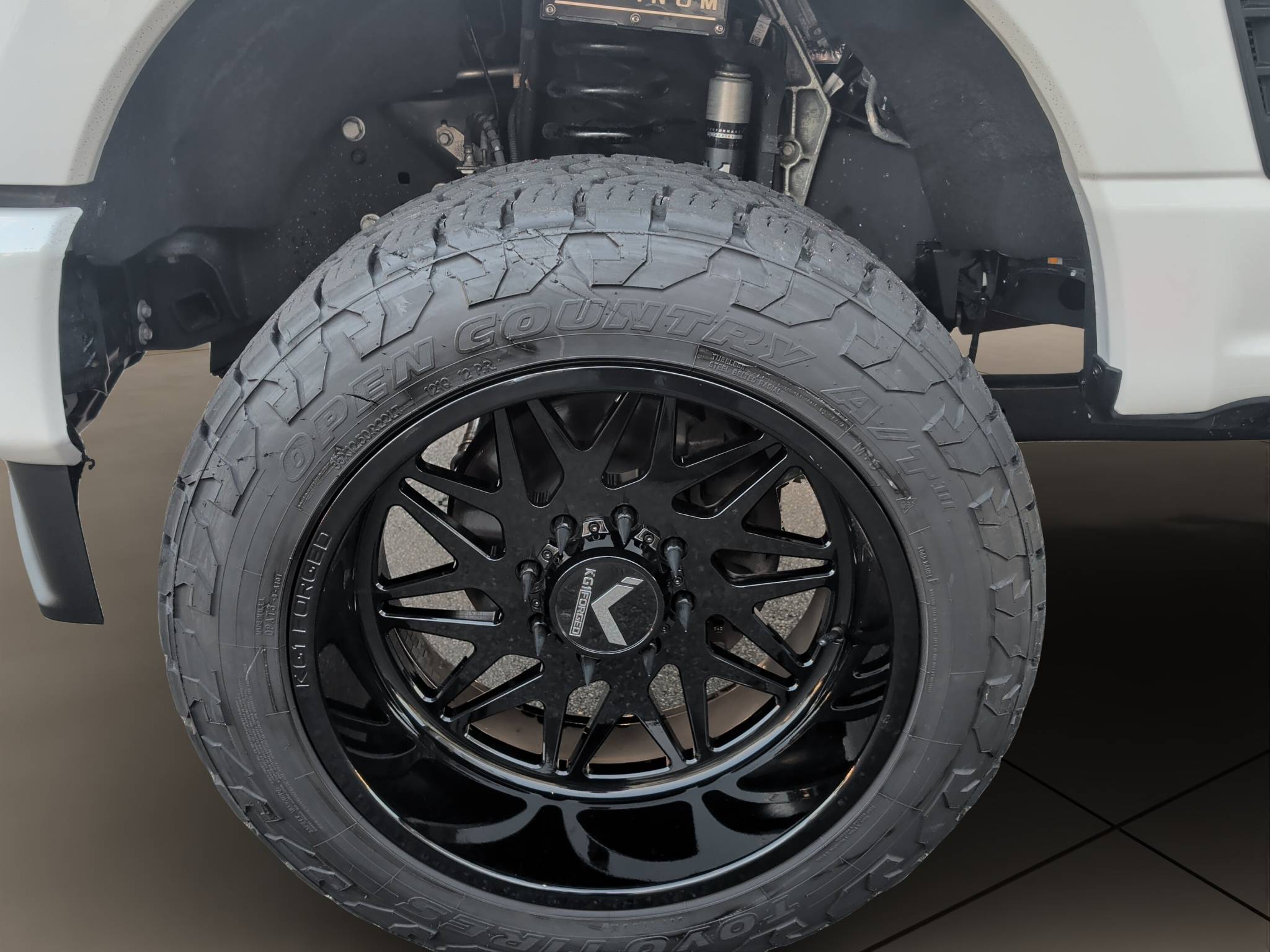 2024 Ford F-350SD Platinum Thumbnail