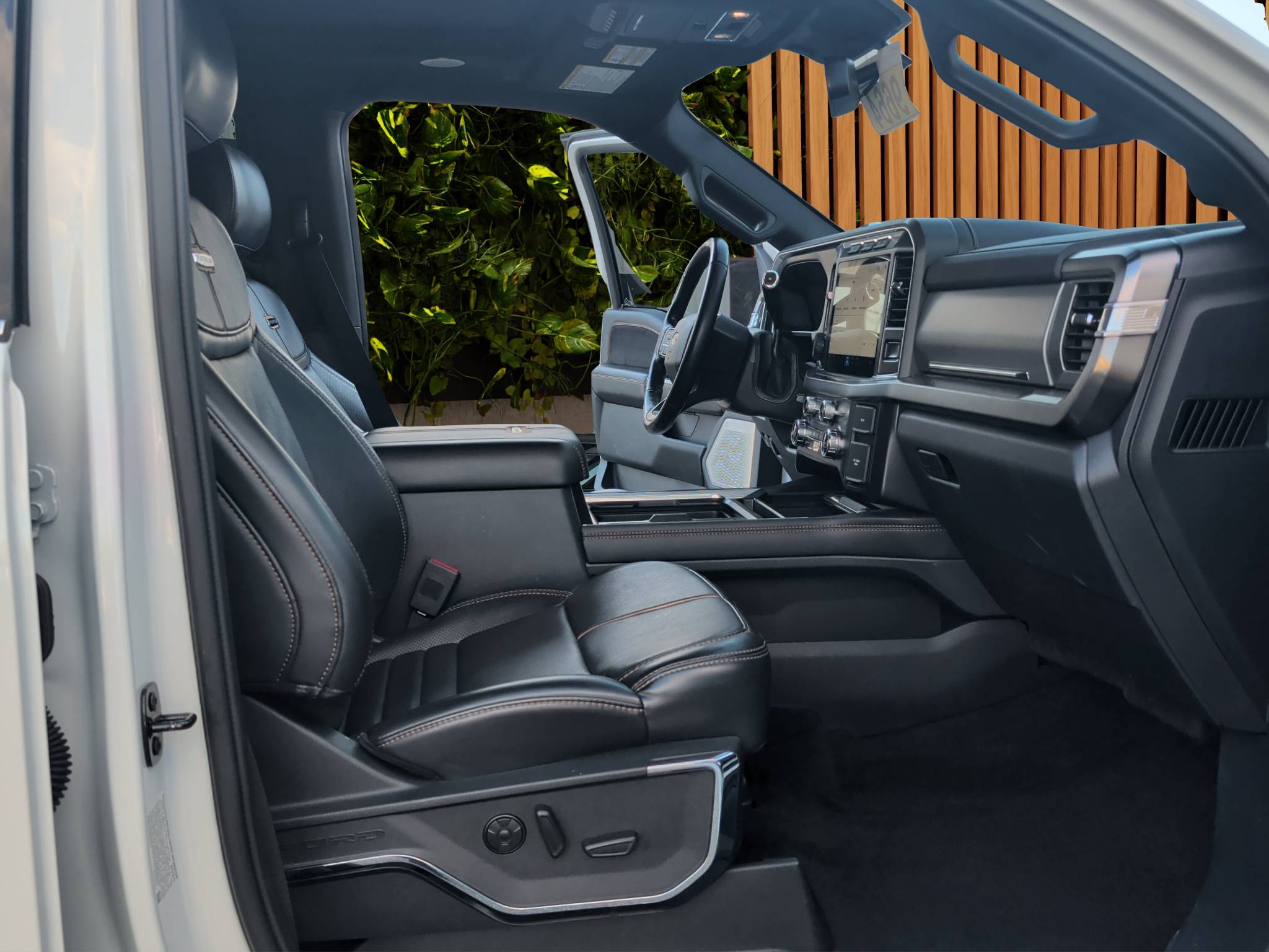 2024 Ford F-350SD Platinum Thumbnail