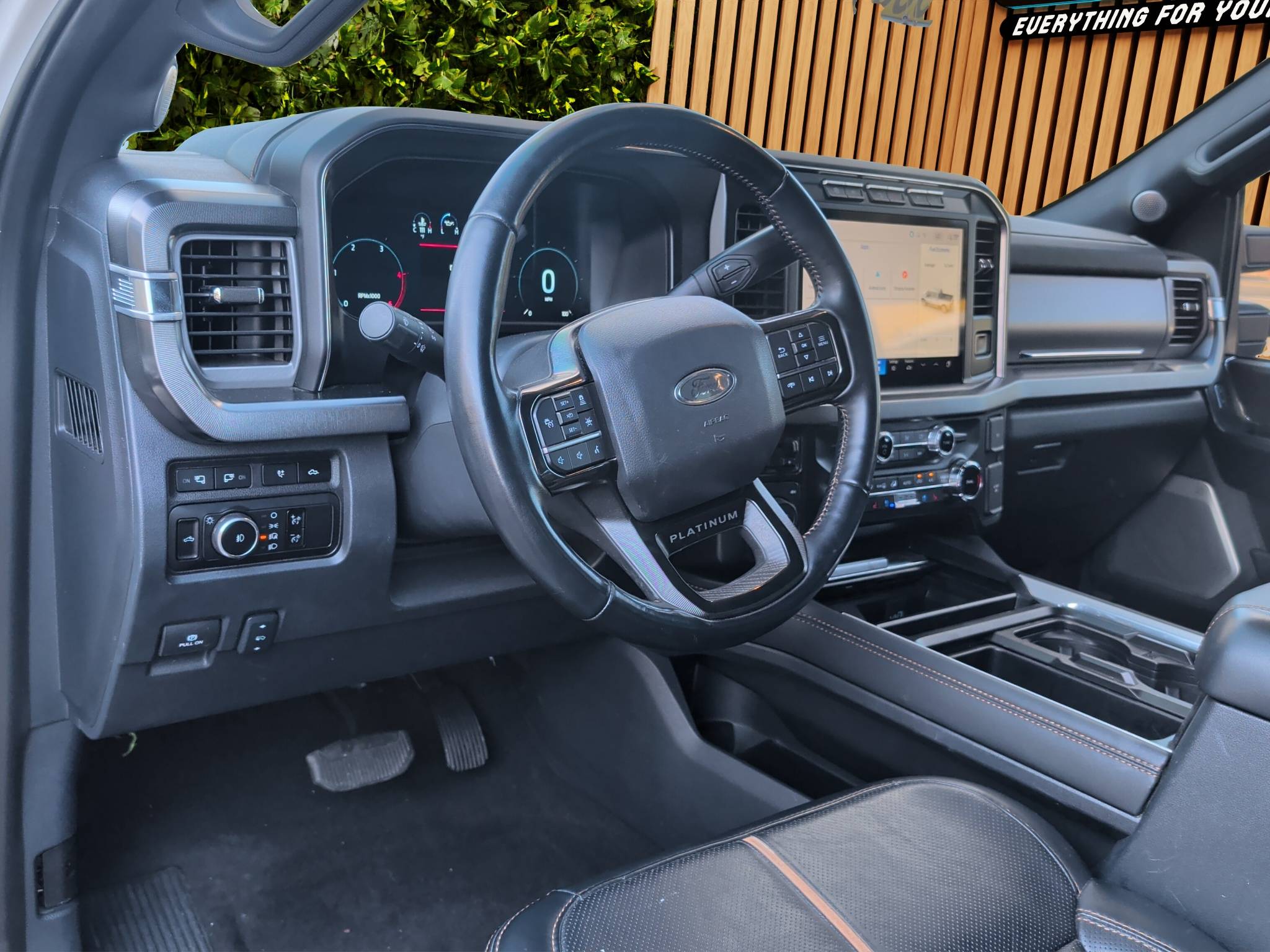 2024 Ford F-350SD Platinum Thumbnail