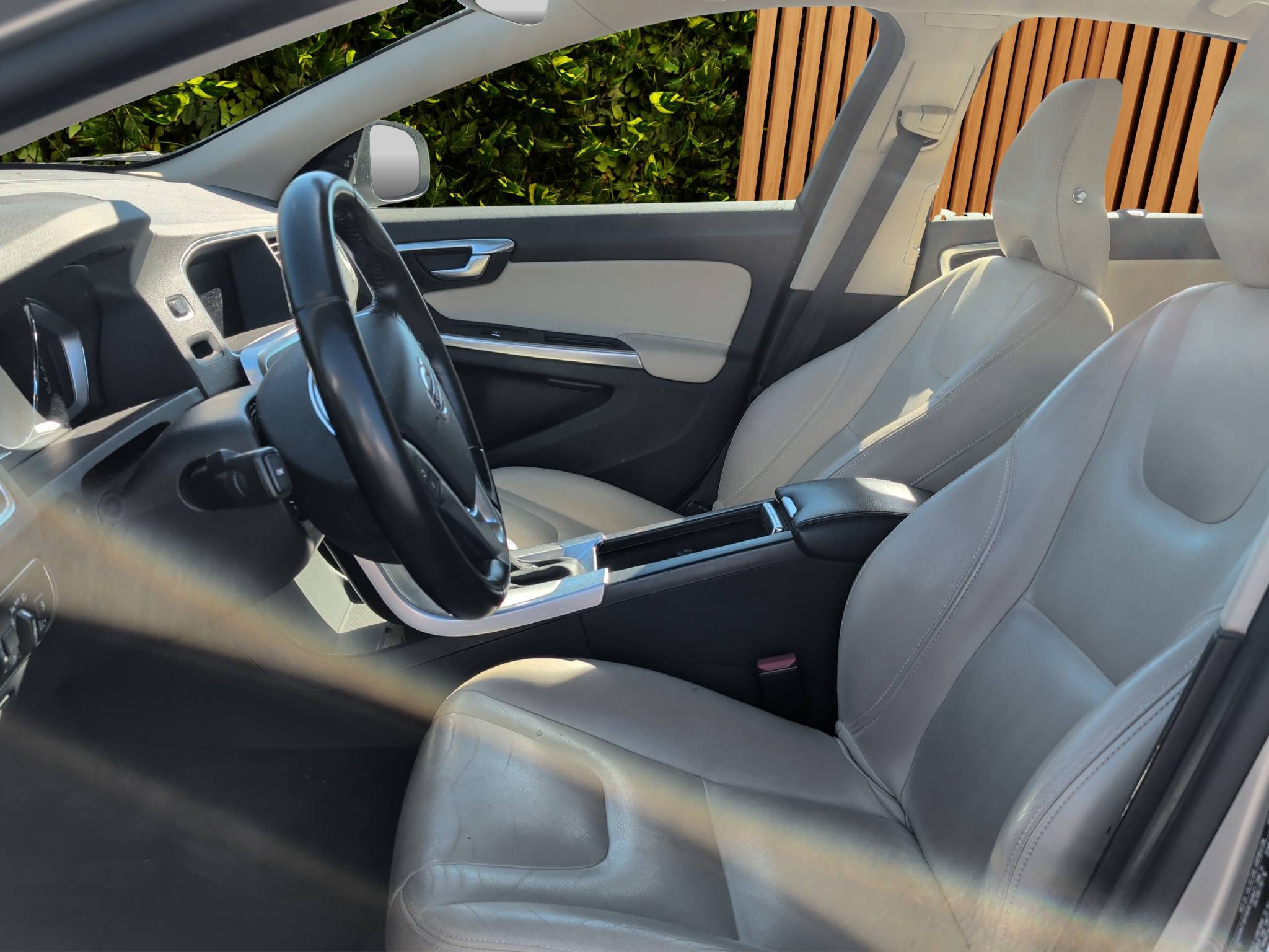 2018 VOLVO S60 INSCRIPTION T5 — LUXURY MEETS VALUE! 1 OWNER • TURBOCHARGED PERFORMANCE • AS-IS DEALER SPECIAL Thumbnail
