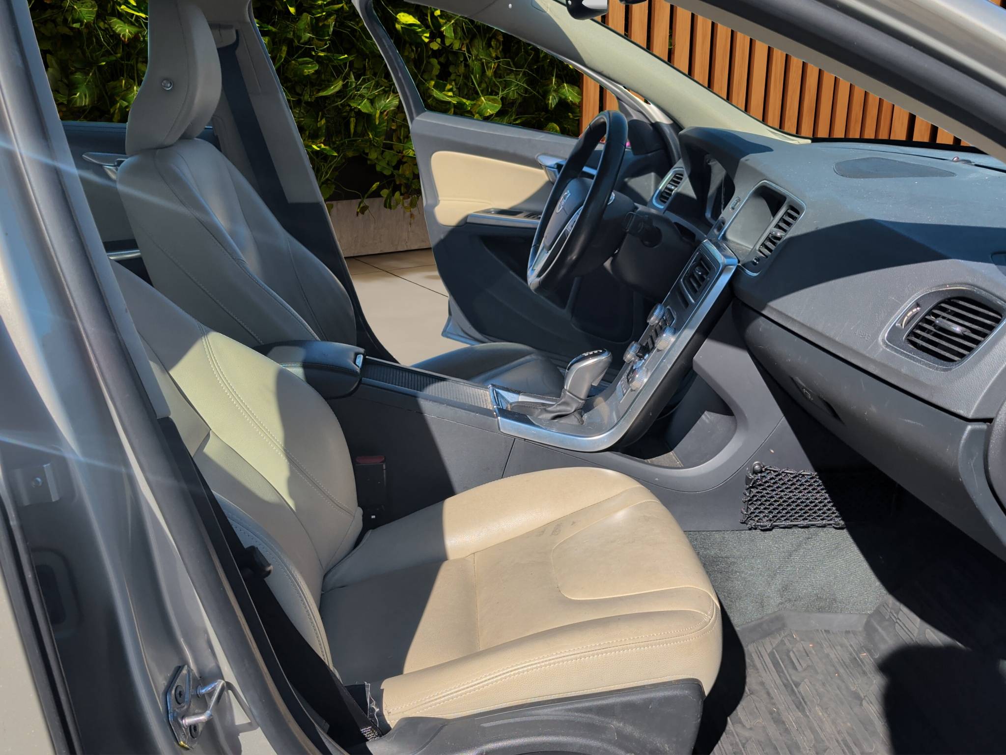 2018 VOLVO S60 INSCRIPTION T5 — LUXURY MEETS VALUE! 1 OWNER • TURBOCHARGED PERFORMANCE • AS-IS DEALER SPECIAL Thumbnail