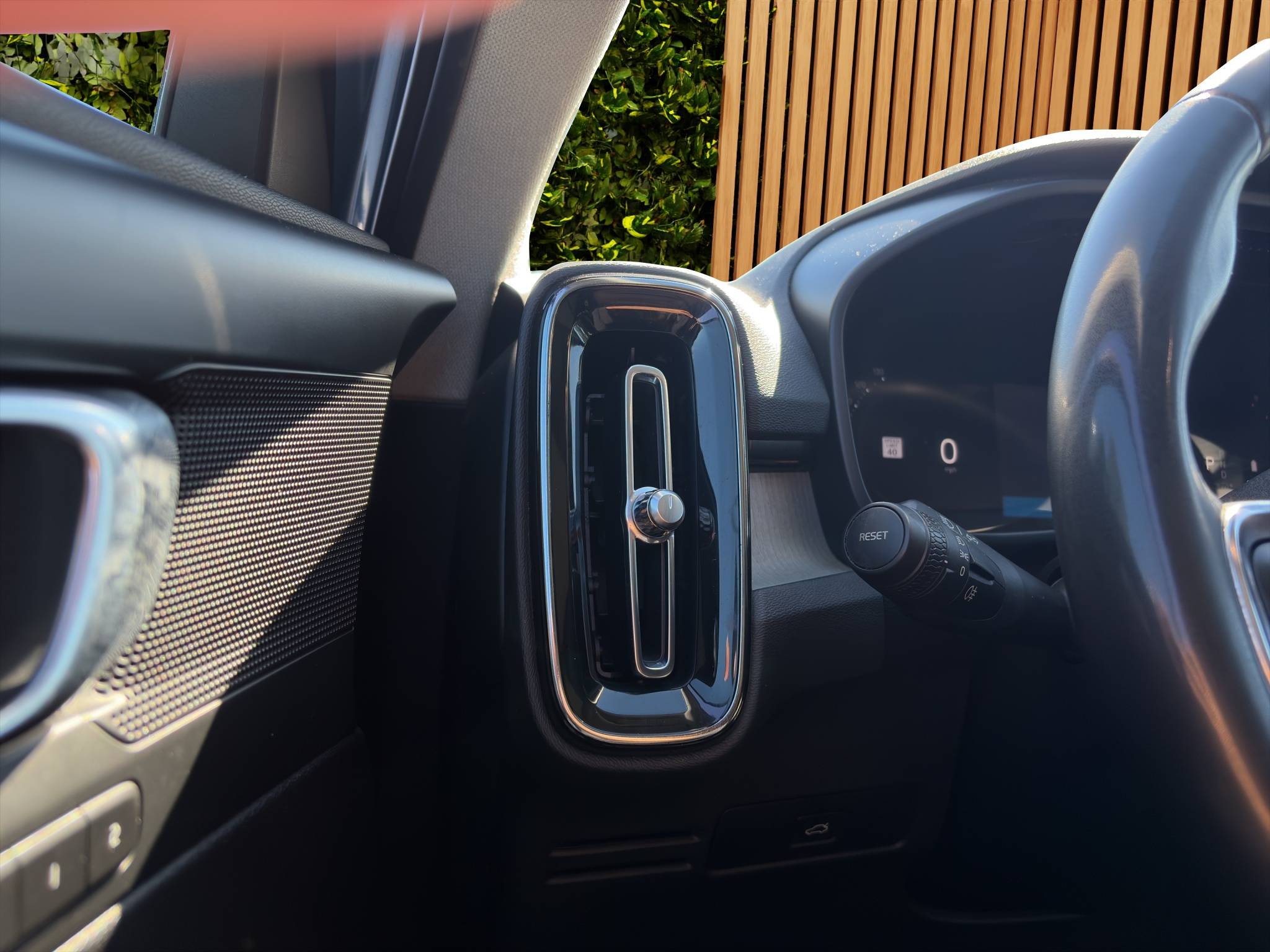 2023 VOLVO XC40 B5 PLUS BRIGHT THEME • DEALER SPECIAL • AS-IS  54,881 MILES • TURBOCHARGED MILD HYBRID • AWD • GEARTRONIC AUTOMATIC • 1 OWNER  🔥 1 OWNER • 54,881 MILES • 2023 VOLVO XC40 B5 PLUS • AWD • LUXURY SUV • AS-IS SPECIAL Thumbnail