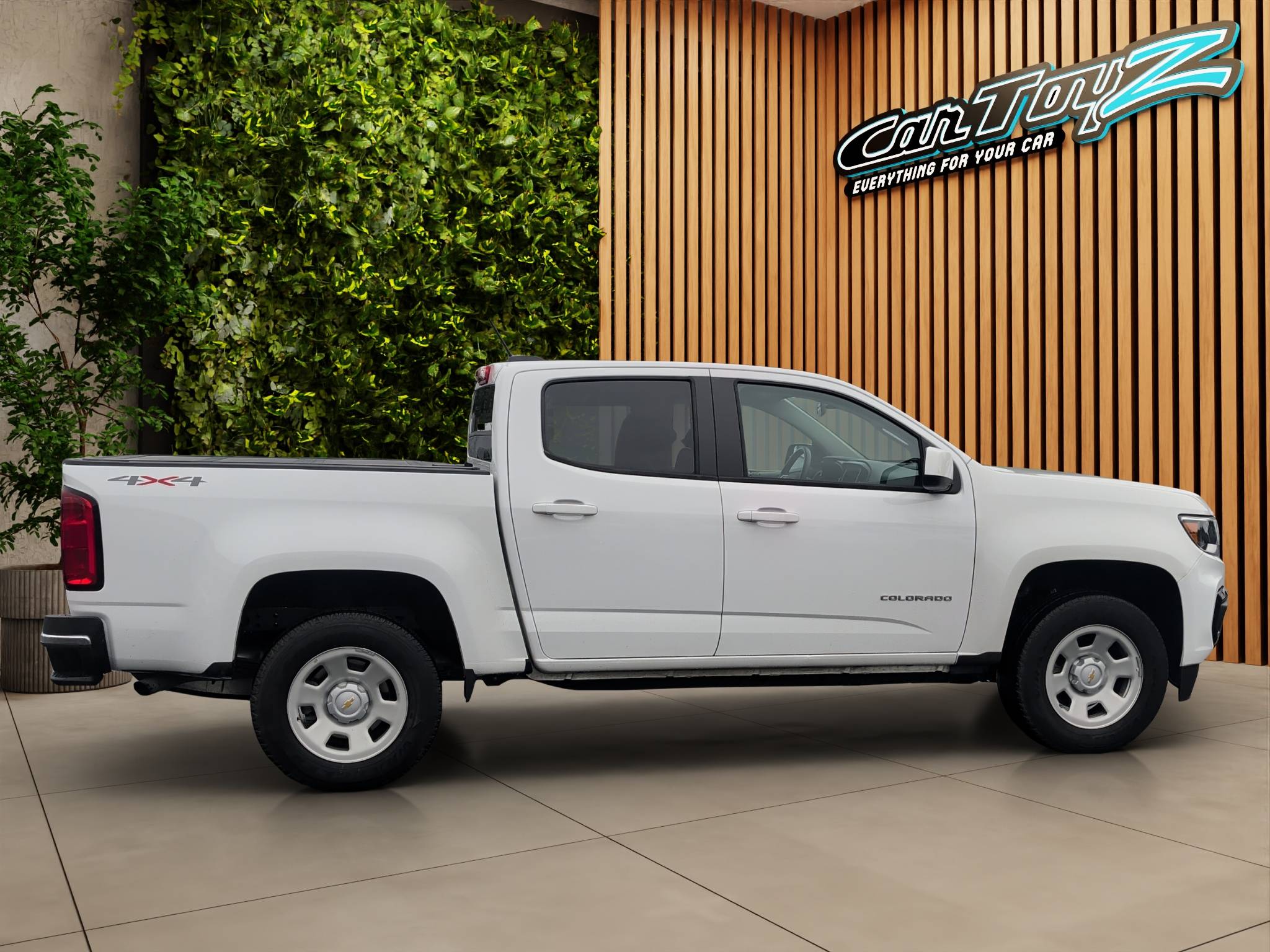 20022 CHEVROLET COLORADO WT CREW CAB 4WD • READY TO WORK  57,445 MILES • 3.6L V6 • 4WD • 8-SPEED AUTOMATIC • 1 OWNER Thumbnail