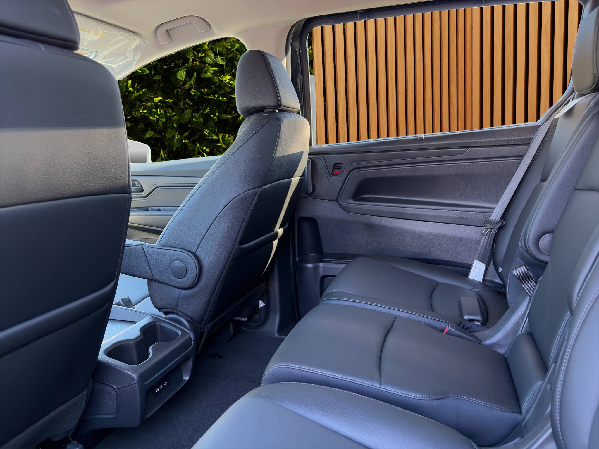 2026 HONDA ODYSSEY EX-L • LOW-MILEAGE FAMILY LUXURY  276 MILES • 3.5L V6 • FWD • 10-SPEED AUTOMATIC • CLEAN CARFAX • 1 OWNER Thumbnail