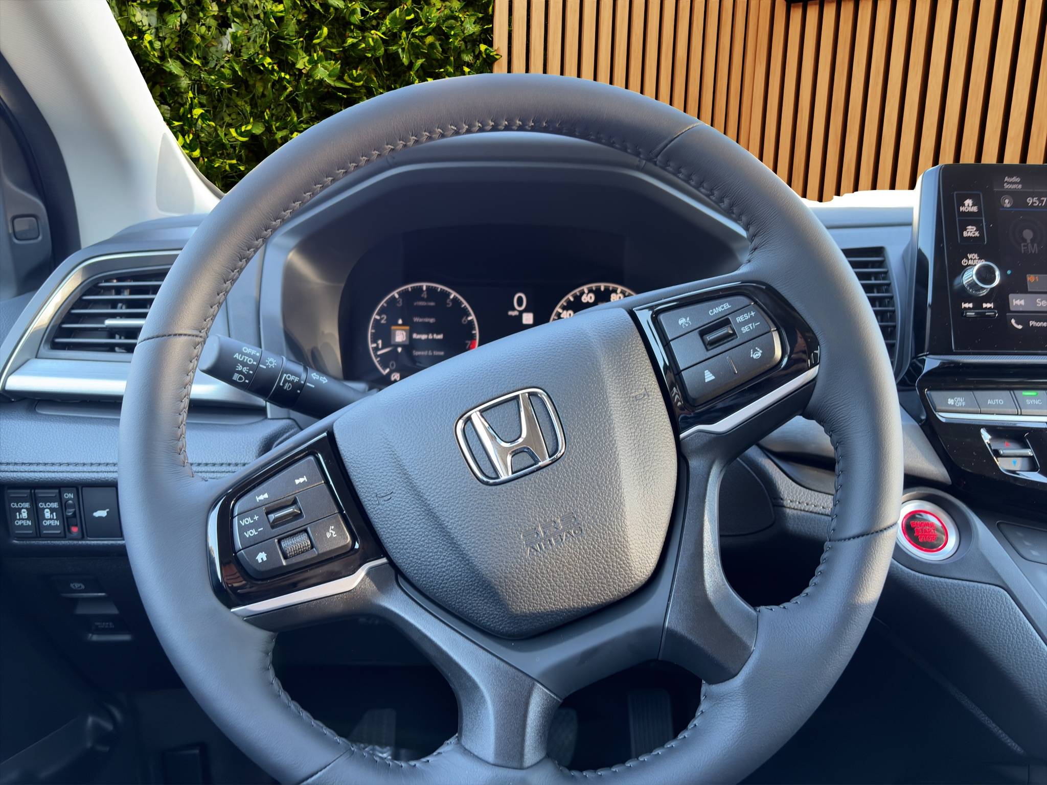 2026 HONDA ODYSSEY EX-L • LOW-MILEAGE FAMILY LUXURY  276 MILES • 3.5L V6 • FWD • 10-SPEED AUTOMATIC • CLEAN CARFAX • 1 OWNER Thumbnail