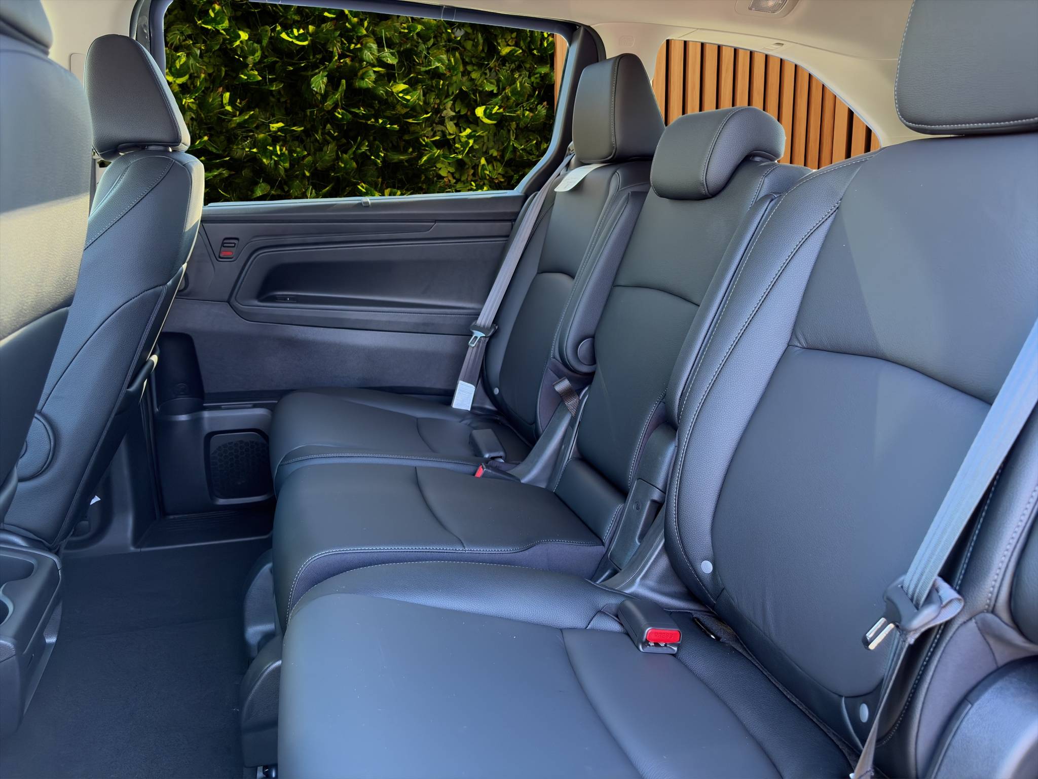 2026 HONDA ODYSSEY EX-L • LOW-MILEAGE FAMILY LUXURY  276 MILES • 3.5L V6 • FWD • 10-SPEED AUTOMATIC • CLEAN CARFAX • 1 OWNER Thumbnail