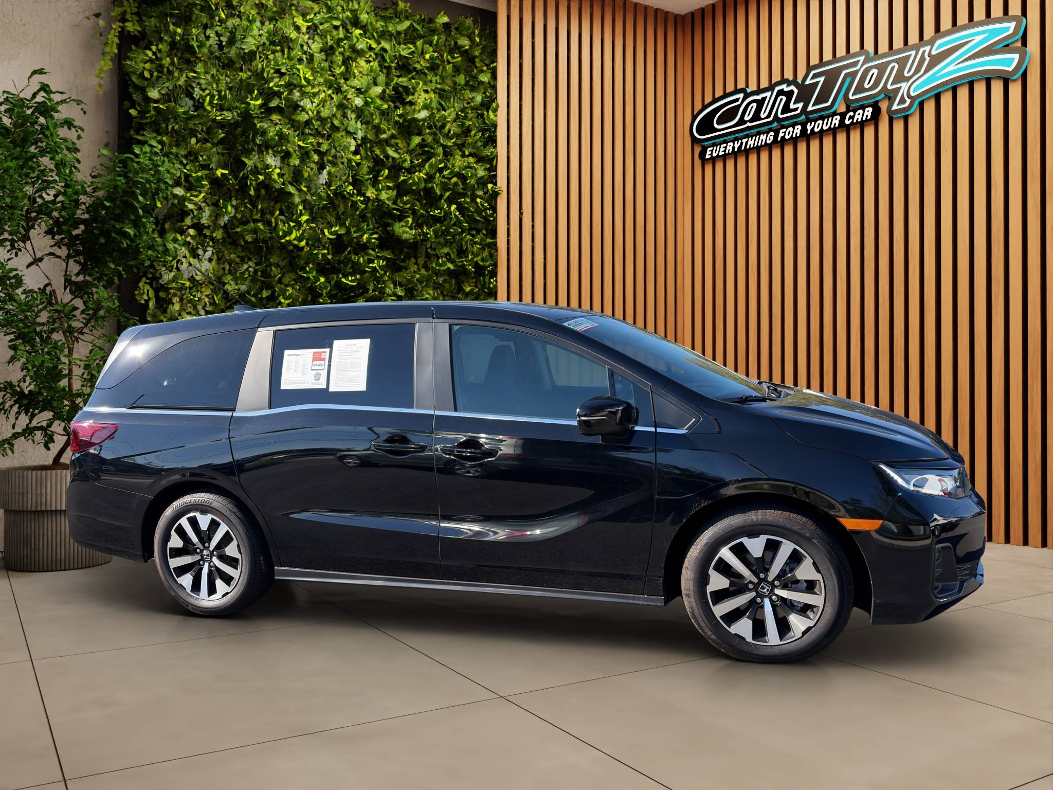 2026 HONDA ODYSSEY EX-L • LOW-MILEAGE FAMILY LUXURY  276 MILES • 3.5L V6 • FWD • 10-SPEED AUTOMATIC • CLEAN CARFAX • 1 OWNER Thumbnail