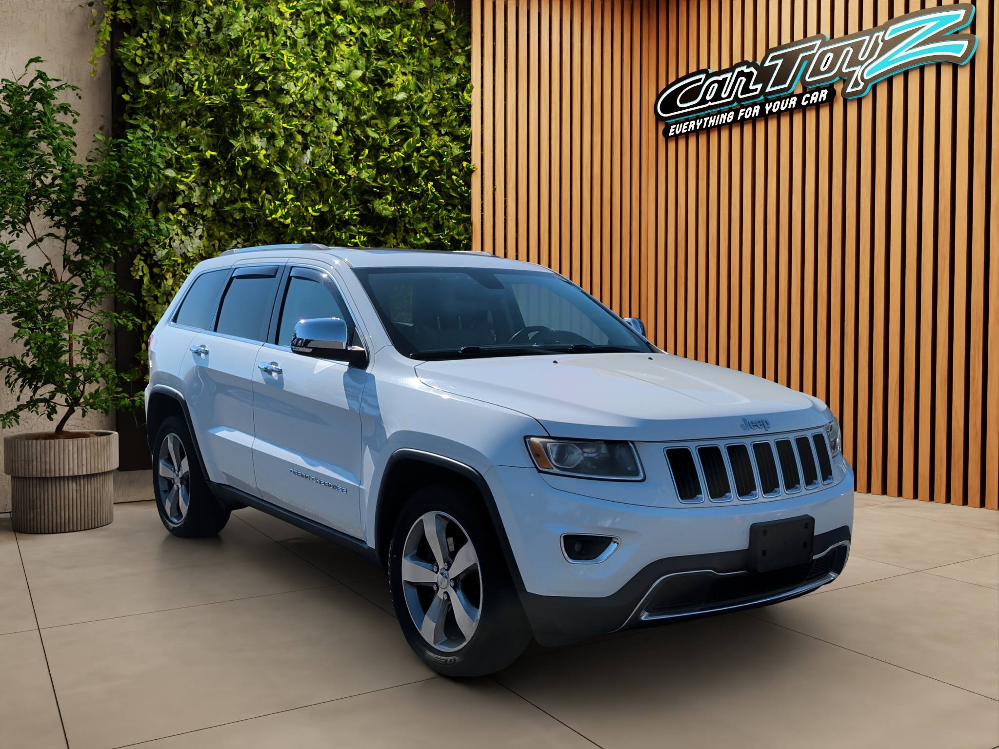 2014 JEEP GRAND CHEROKEE LIMITED • LUXURY 4WD SUV  118,470 MILES • 3.6L V6 • 4WD • 8-SPEED AUTOMATIC • CLEAN CARFAX