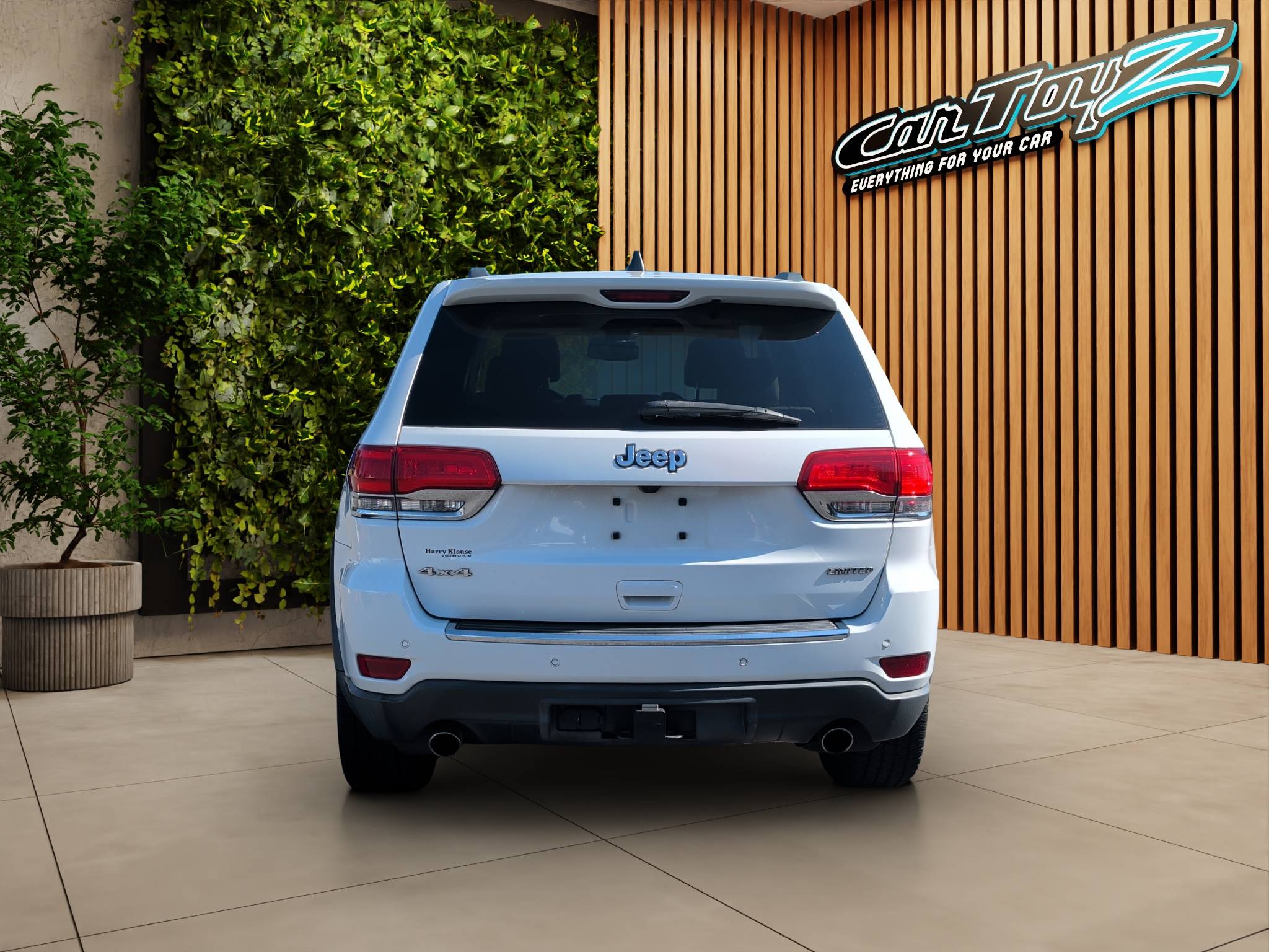 2014 JEEP GRAND CHEROKEE LIMITED • LUXURY 4WD SUV  118,470 MILES • 3.6L V6 • 4WD • 8-SPEED AUTOMATIC • CLEAN CARFAX Thumbnail