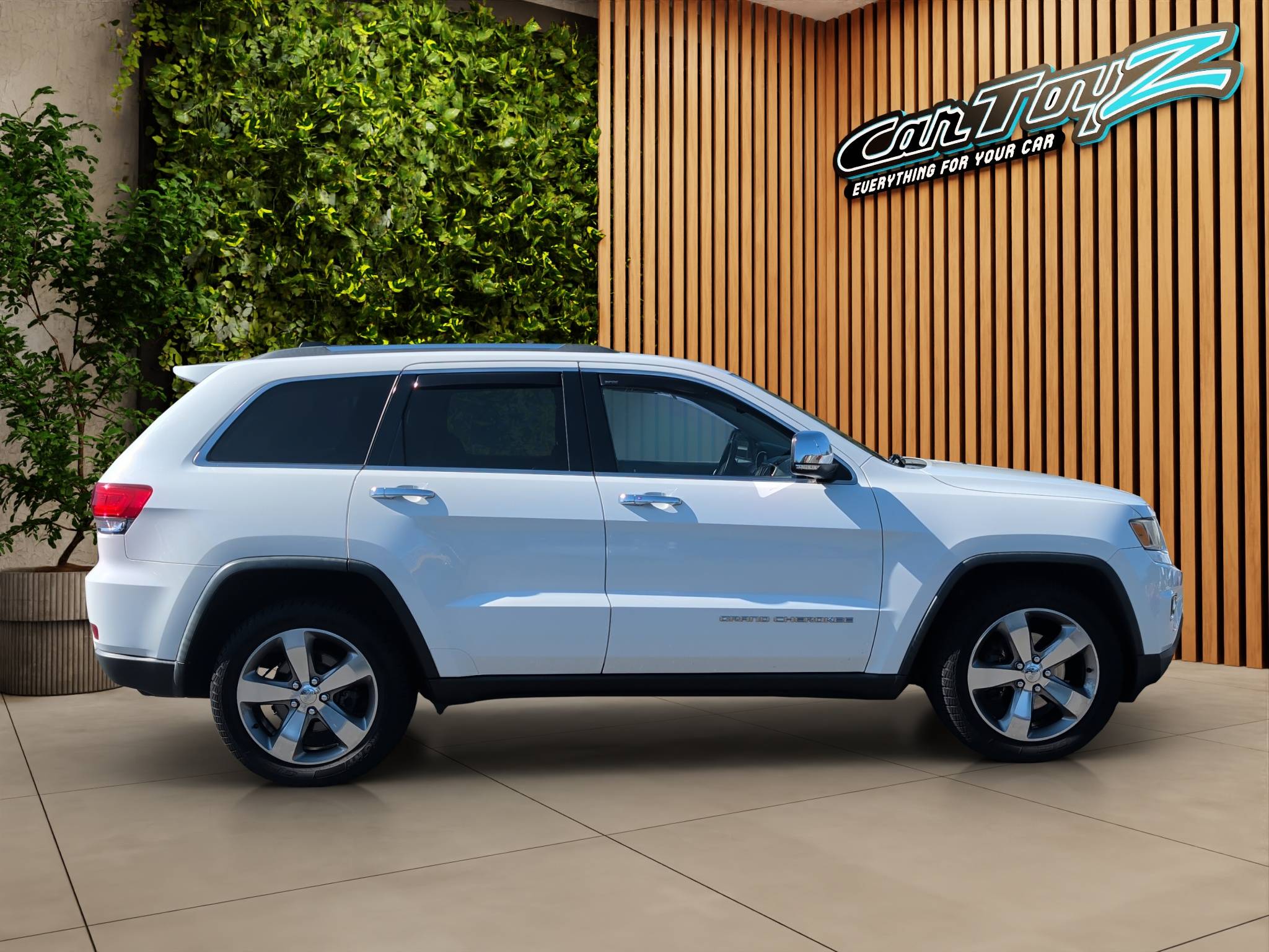 2014 JEEP GRAND CHEROKEE LIMITED • LUXURY 4WD SUV  118,470 MILES • 3.6L V6 • 4WD • 8-SPEED AUTOMATIC • CLEAN CARFAX Thumbnail