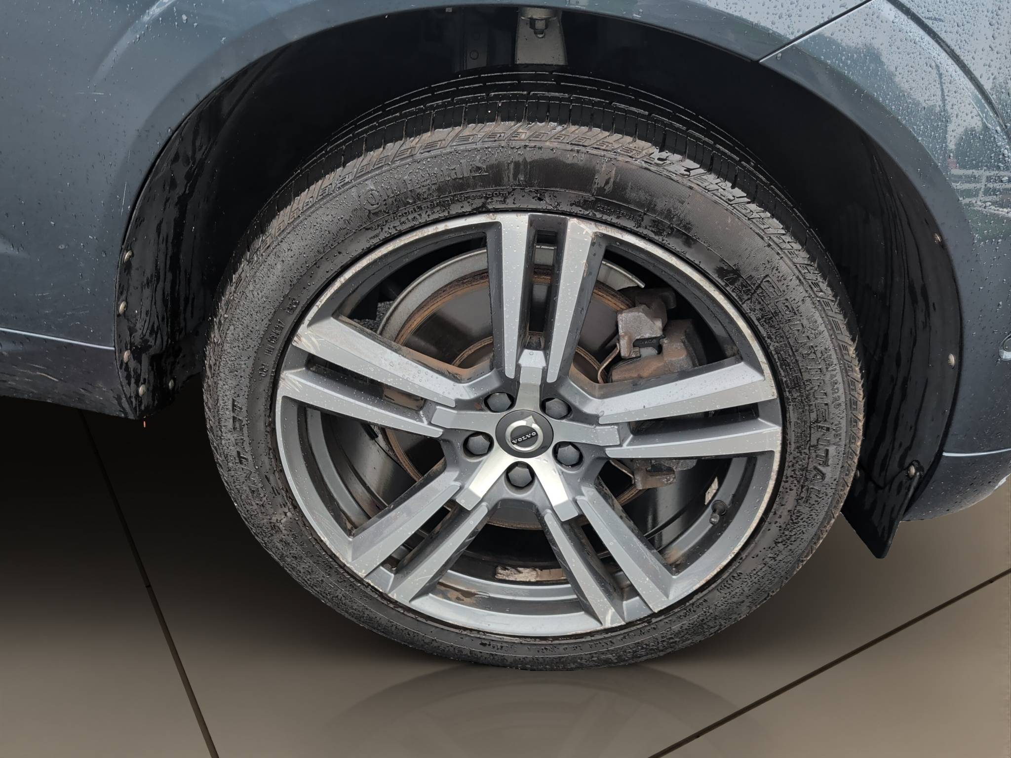 2019 VOLVO XC60 T6 MOMENTUM • TURBOCHARGED LUXURY AWD  61,592 MILES • TURBOCHARGED I4 • AWD • GEARTRONIC AUTOMATIC • CLEAN CARFAX Thumbnail