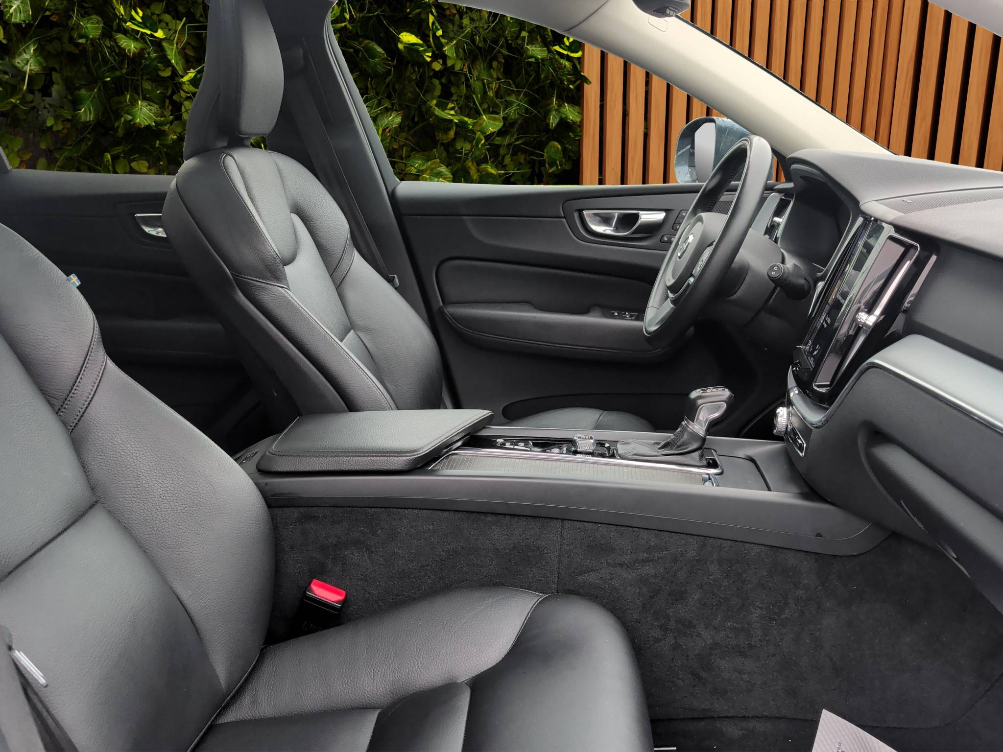 2019 VOLVO XC60 T6 MOMENTUM • TURBOCHARGED LUXURY AWD  61,592 MILES • TURBOCHARGED I4 • AWD • GEARTRONIC AUTOMATIC • CLEAN CARFAX Thumbnail