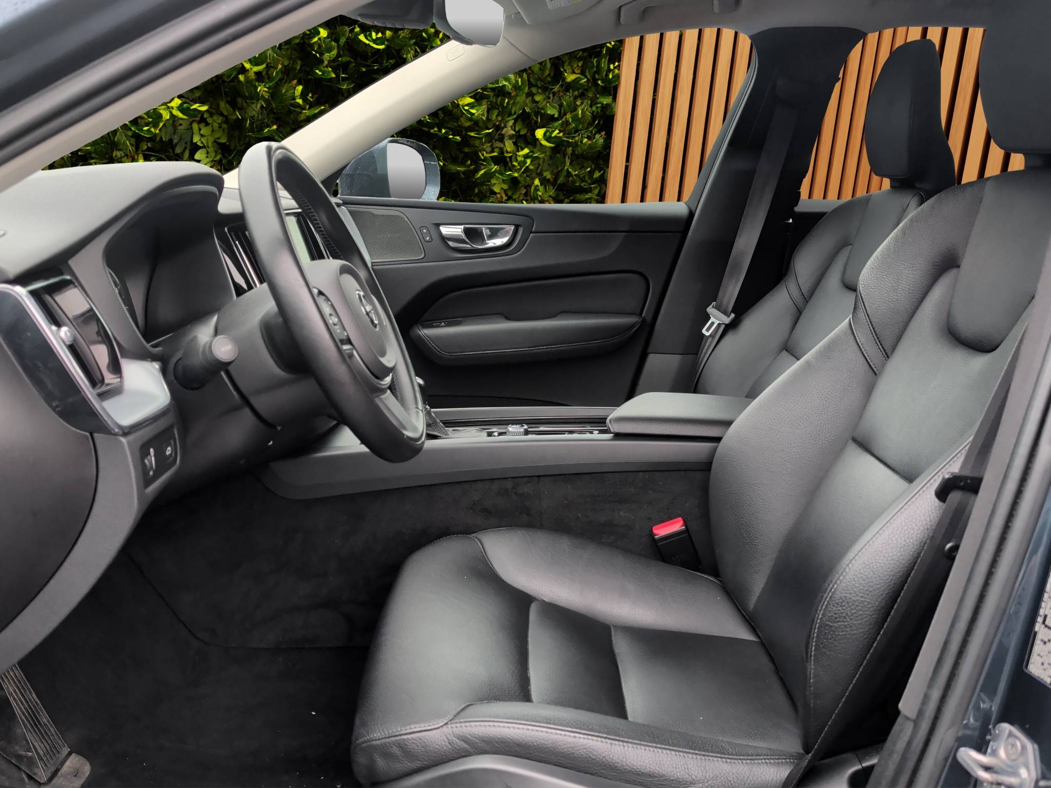 2019 VOLVO XC60 T6 MOMENTUM • TURBOCHARGED LUXURY AWD  61,592 MILES • TURBOCHARGED I4 • AWD • GEARTRONIC AUTOMATIC • CLEAN CARFAX Thumbnail