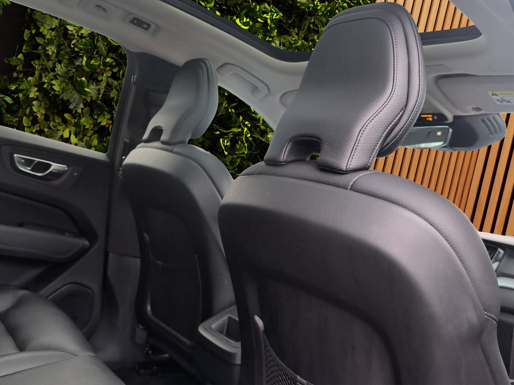 2019 VOLVO XC60 T6 MOMENTUM • TURBOCHARGED LUXURY AWD  61,592 MILES • TURBOCHARGED I4 • AWD • GEARTRONIC AUTOMATIC • CLEAN CARFAX Thumbnail
