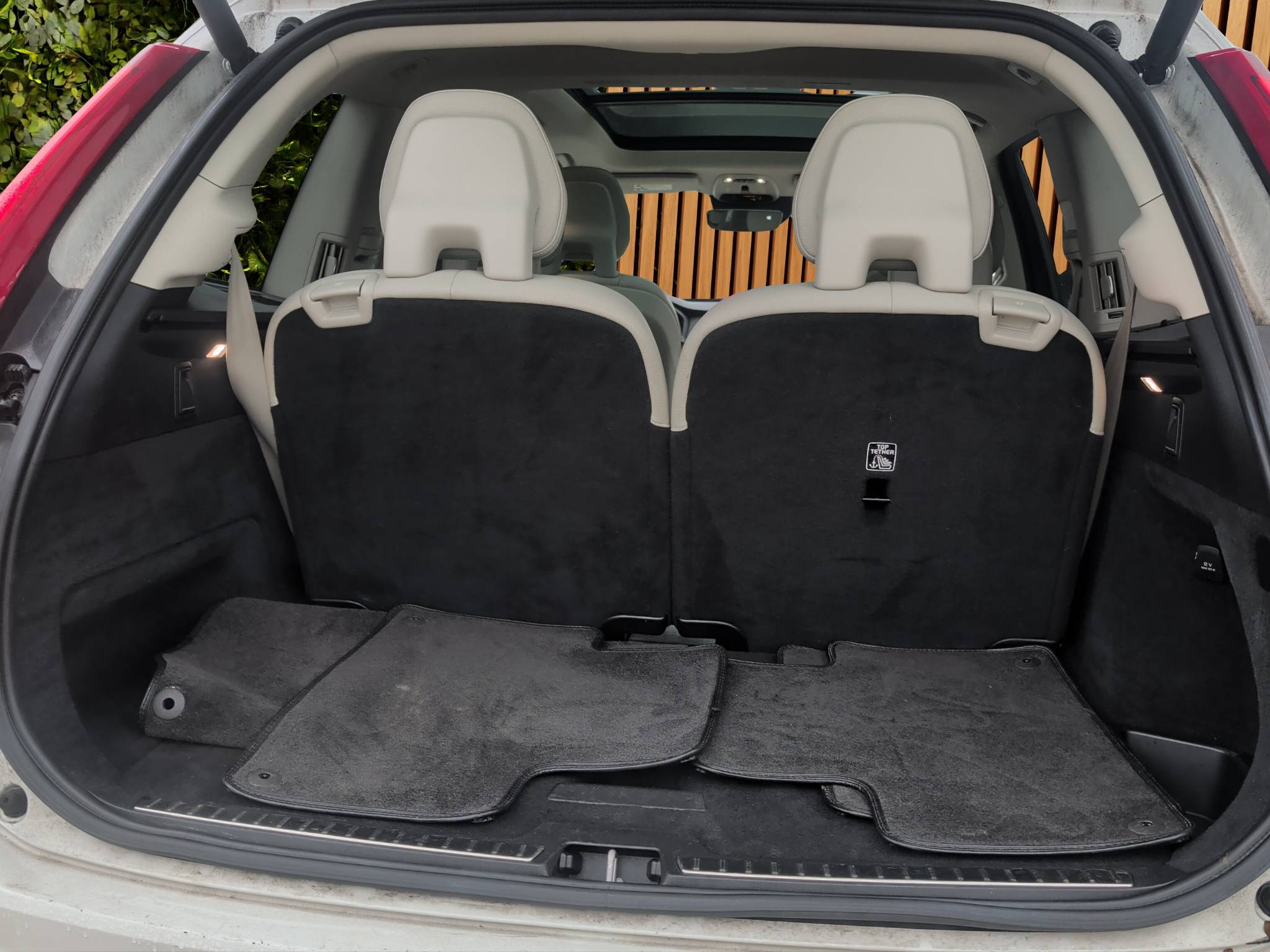 2020 VOLVO XC90 T6 MOMENTUM AWD  65,542 MILES • CLEAN CARFAX • ALL-WHEEL DRIVE Thumbnail