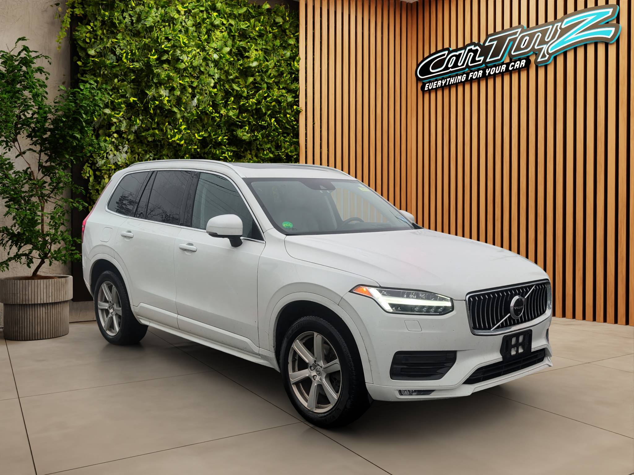 2020 VOLVO XC90 T6 MOMENTUM AWD  65,542 MILES • CLEAN CARFAX • ALL-WHEEL DRIVE