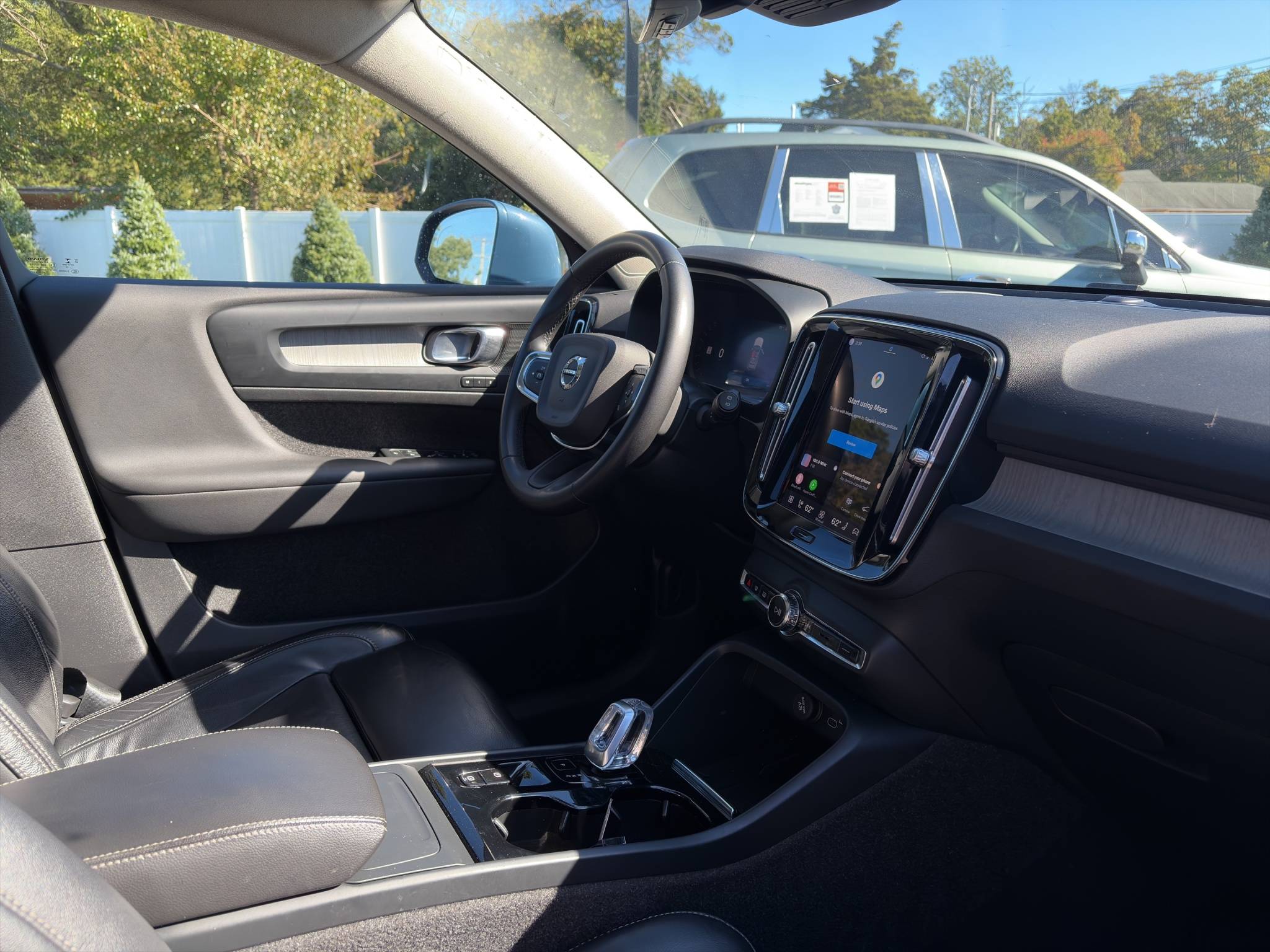 2023 Volvo XC40 Thumbnail