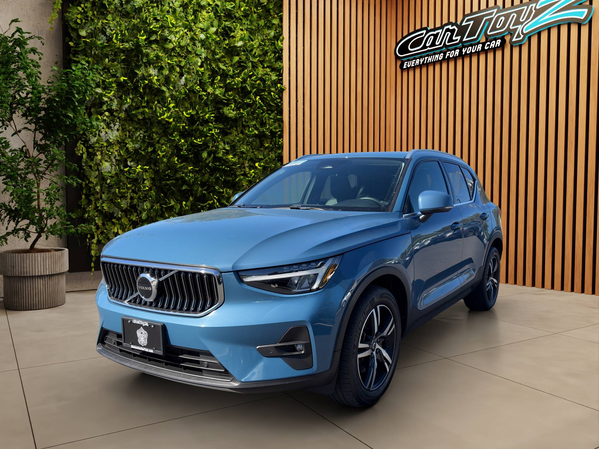 2023 Volvo XC40 Thumbnail