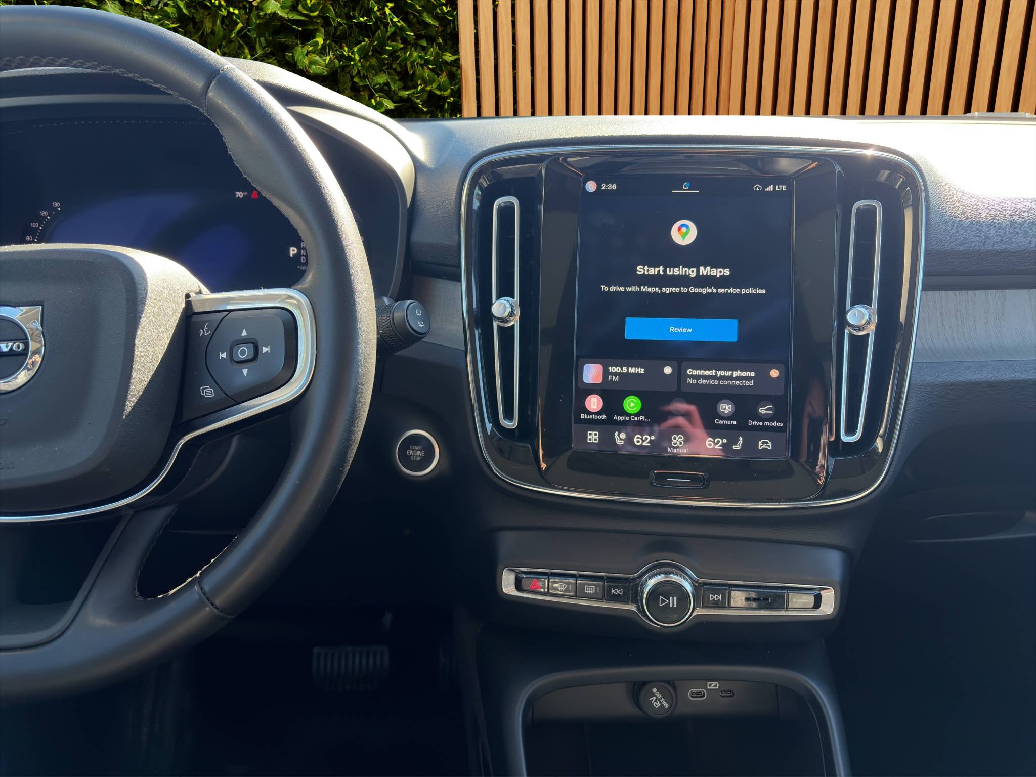 2023 Volvo XC40 Thumbnail