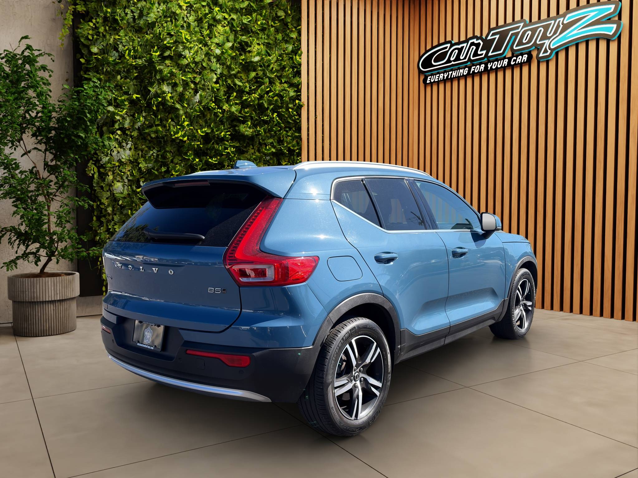 2023 Volvo XC40 Thumbnail