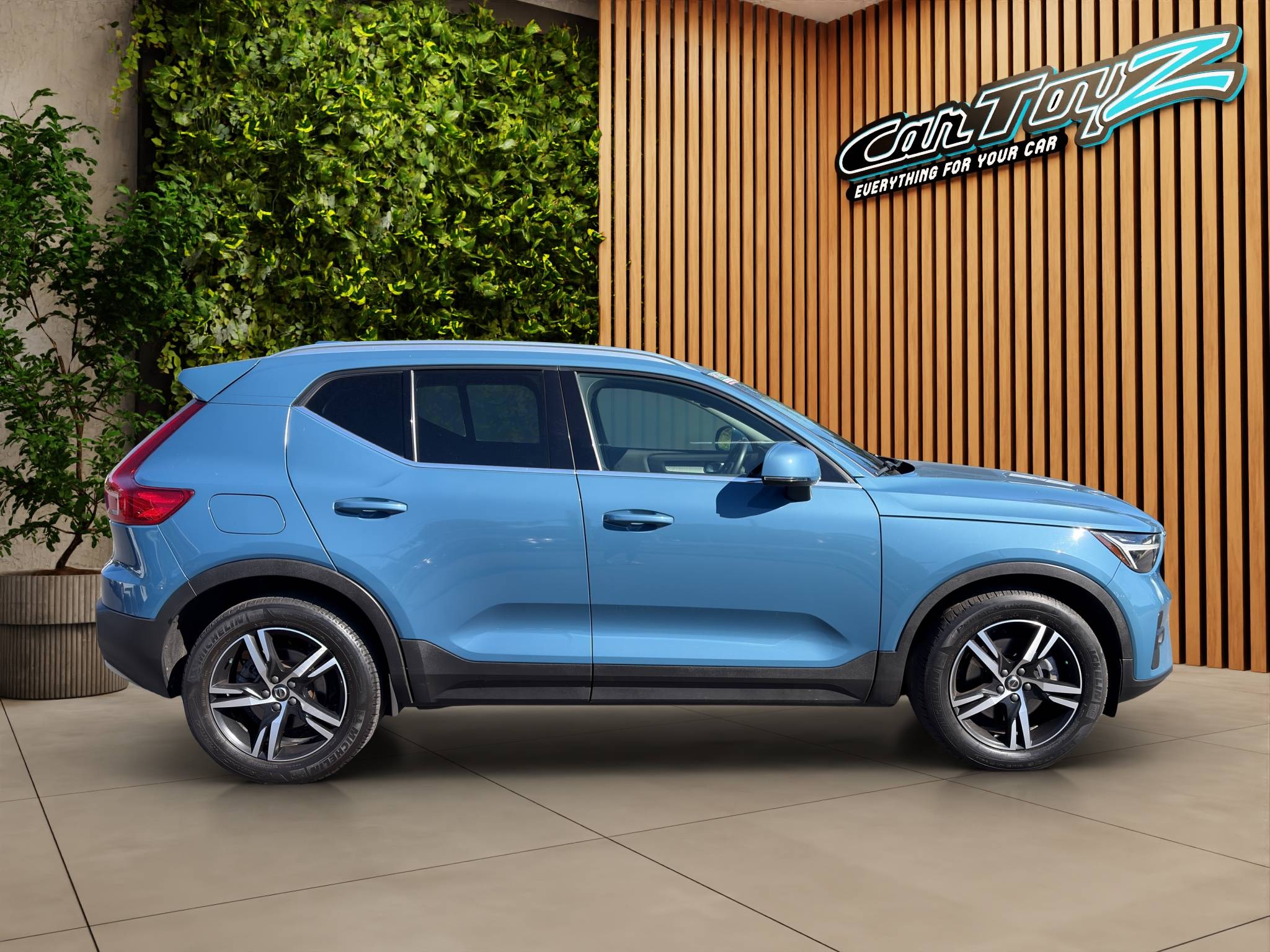 2023 Volvo XC40 Thumbnail