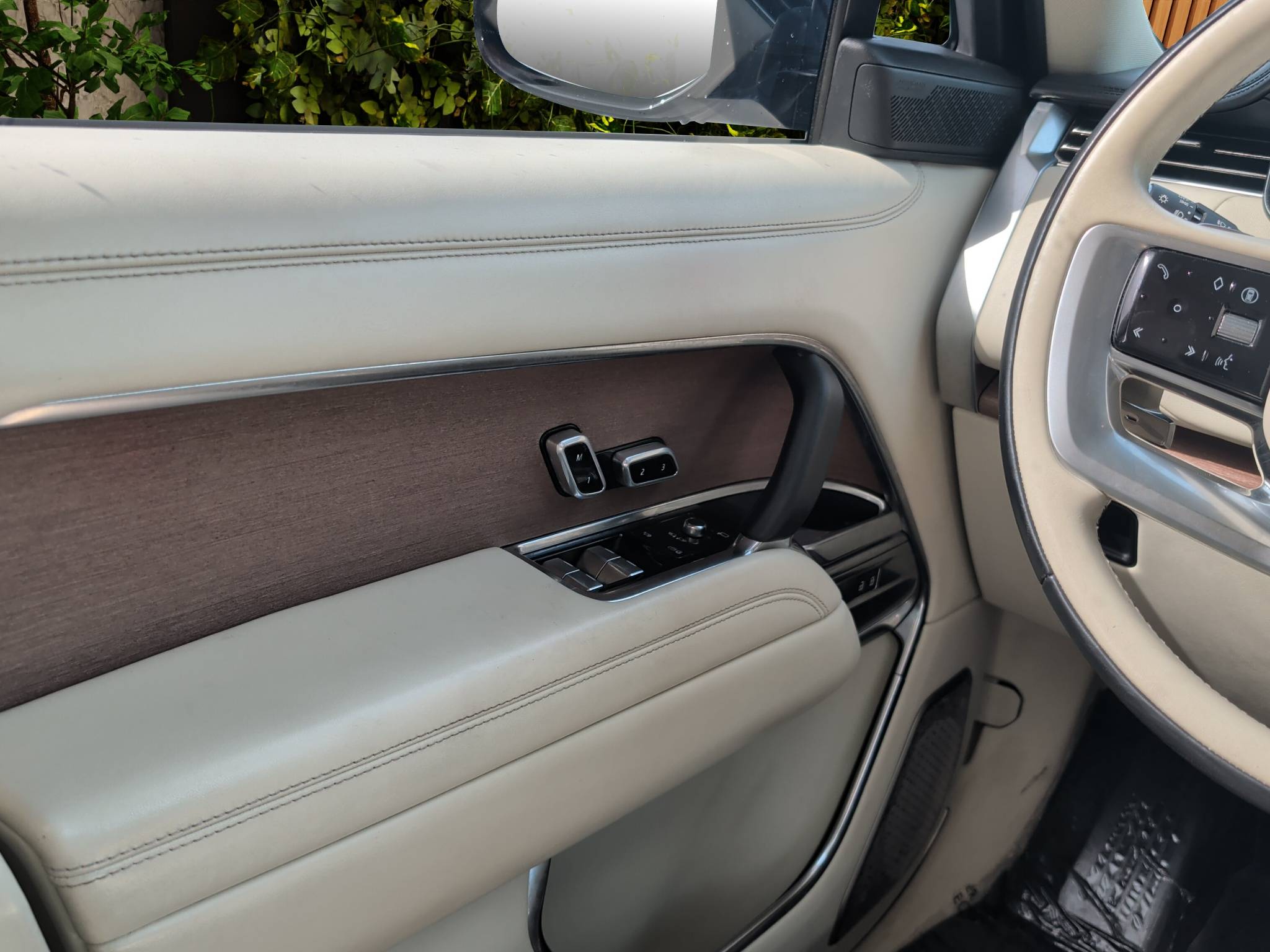 2024 Land Rover Range Rover Thumbnail