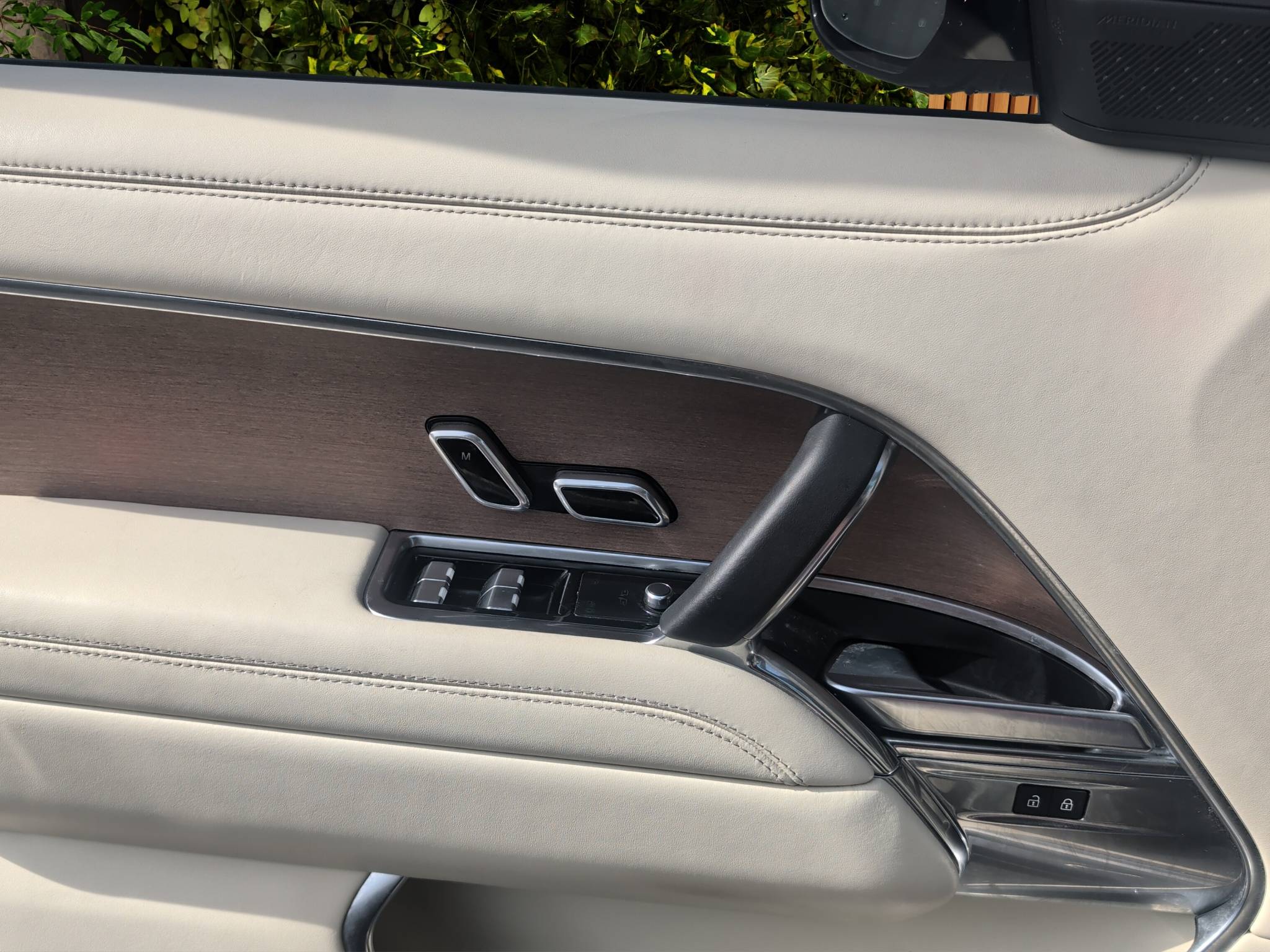 2024 Land Rover Range Rover Thumbnail