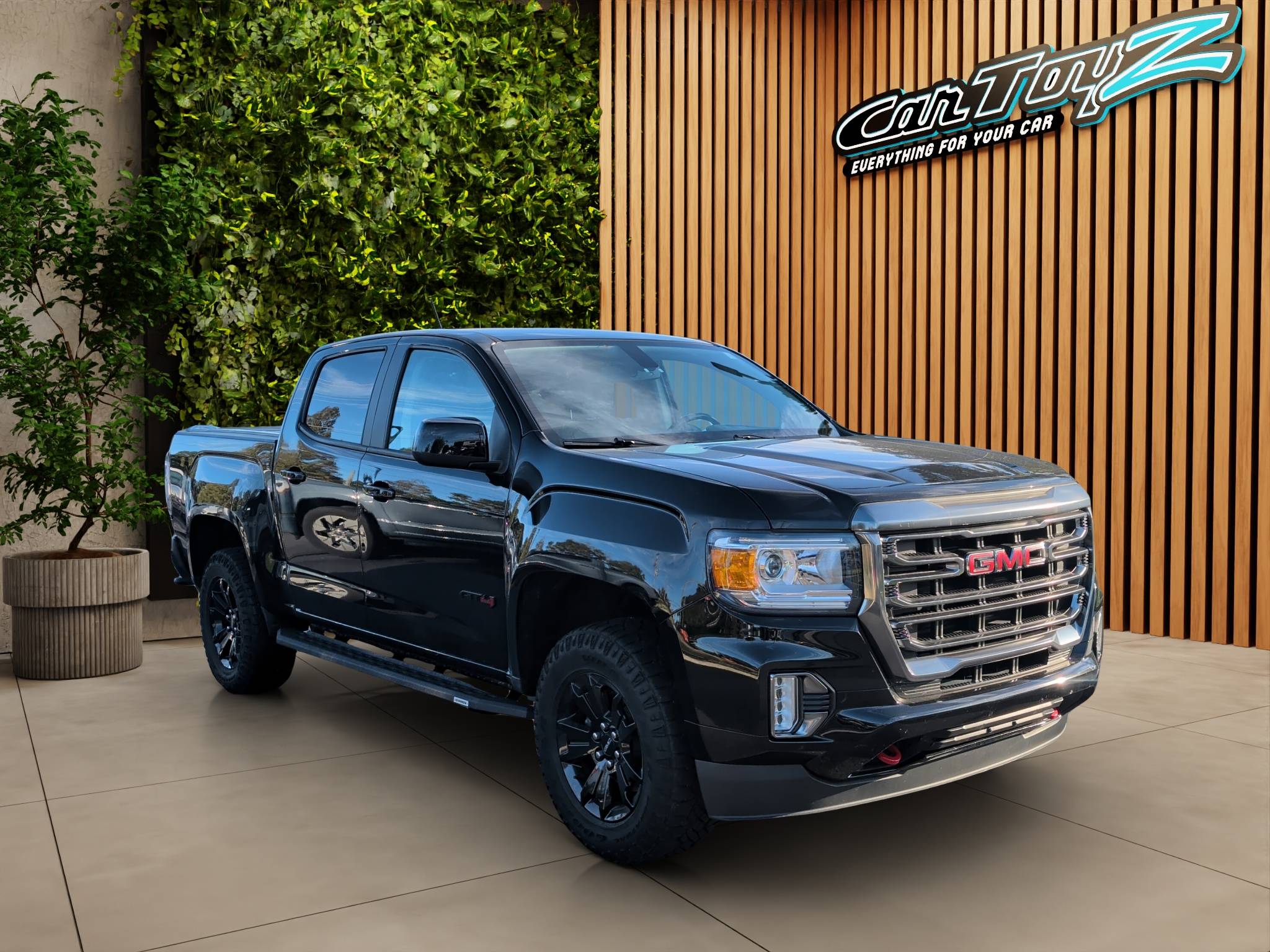 2022 GMC CANYON AT4 WITH LEATHER – 4WD – LOW MILES!  ONE OWNER • V6 POWER • ONYX BLACK • CREW CAB • READY FOR ADVENTURE! Thumbnail
