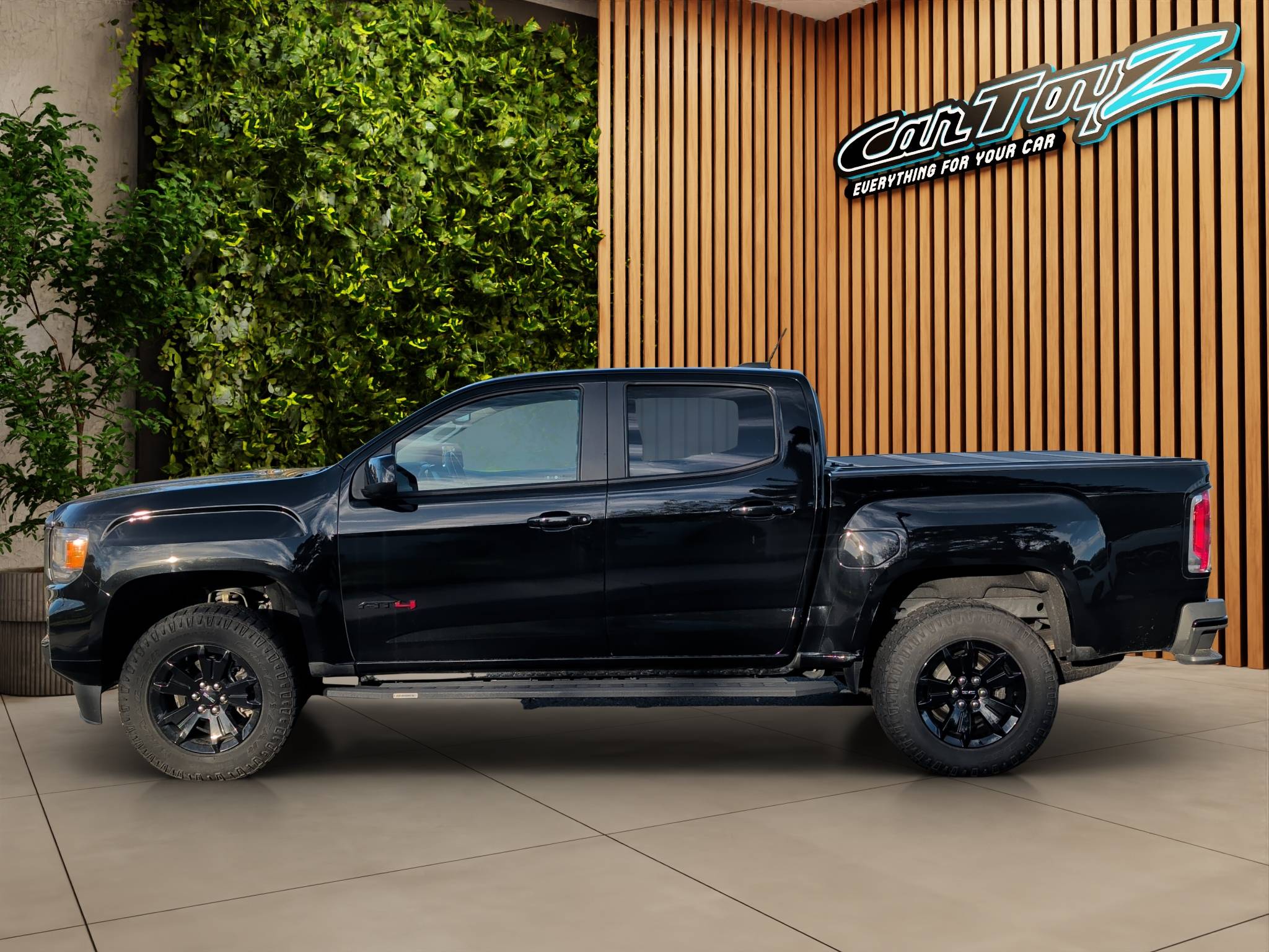 2022 GMC CANYON AT4 WITH LEATHER – 4WD – LOW MILES!  ONE OWNER • V6 POWER • ONYX BLACK • CREW CAB • READY FOR ADVENTURE! Thumbnail
